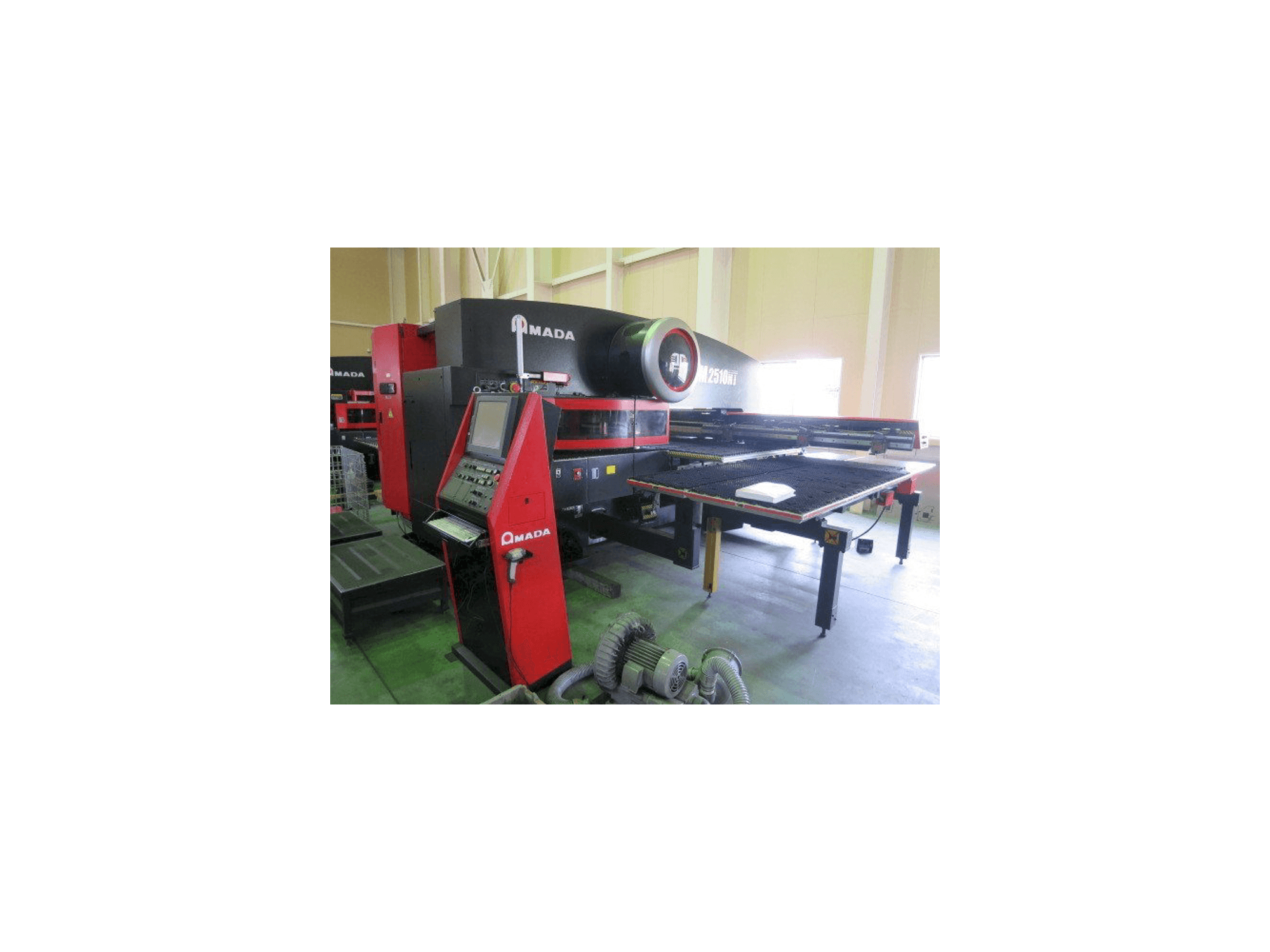 Mašīnas AMADA EM 2510NT pretskats