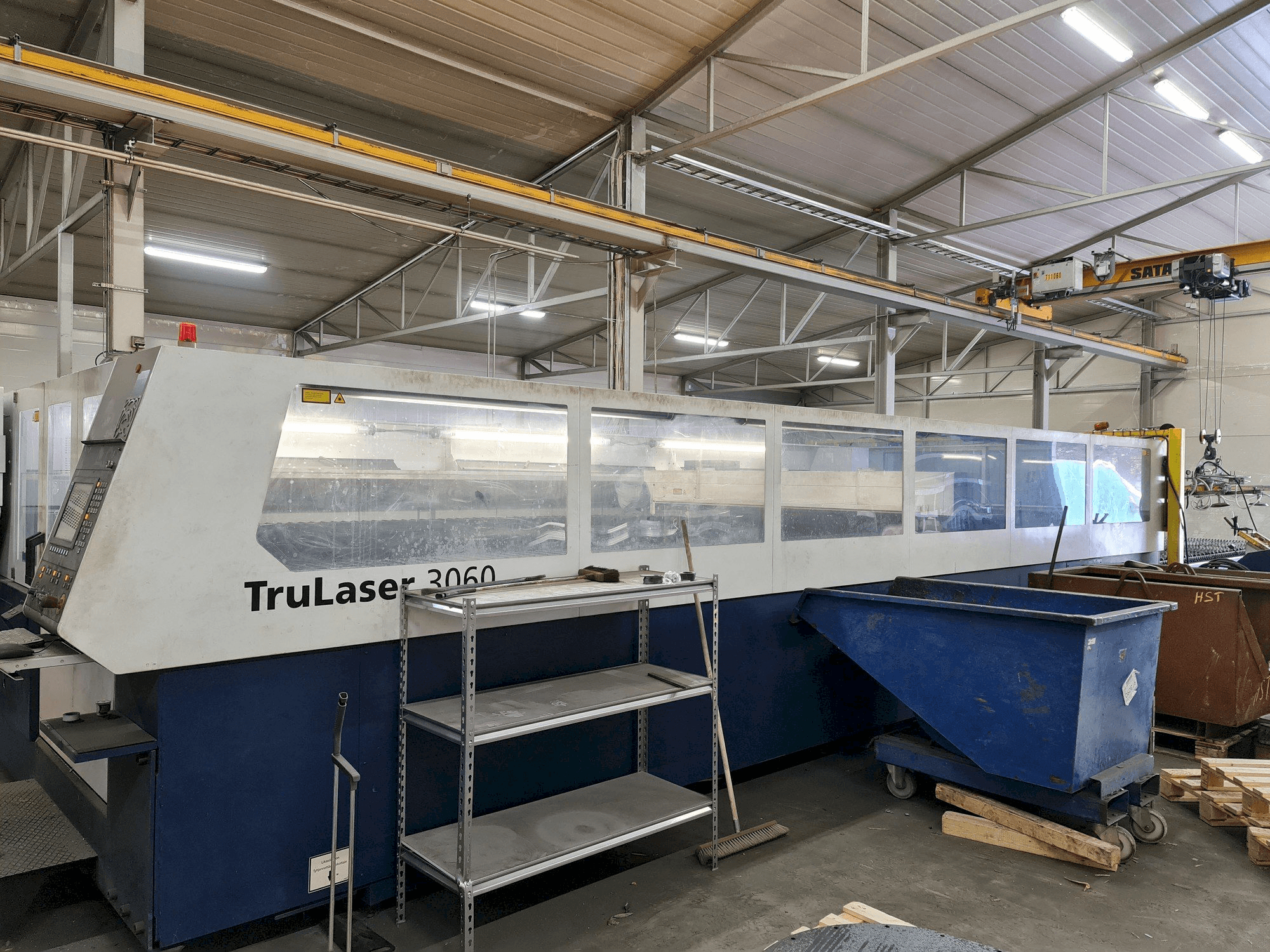 Mašīnas Trumpf TruLaser 3060 sānskats
