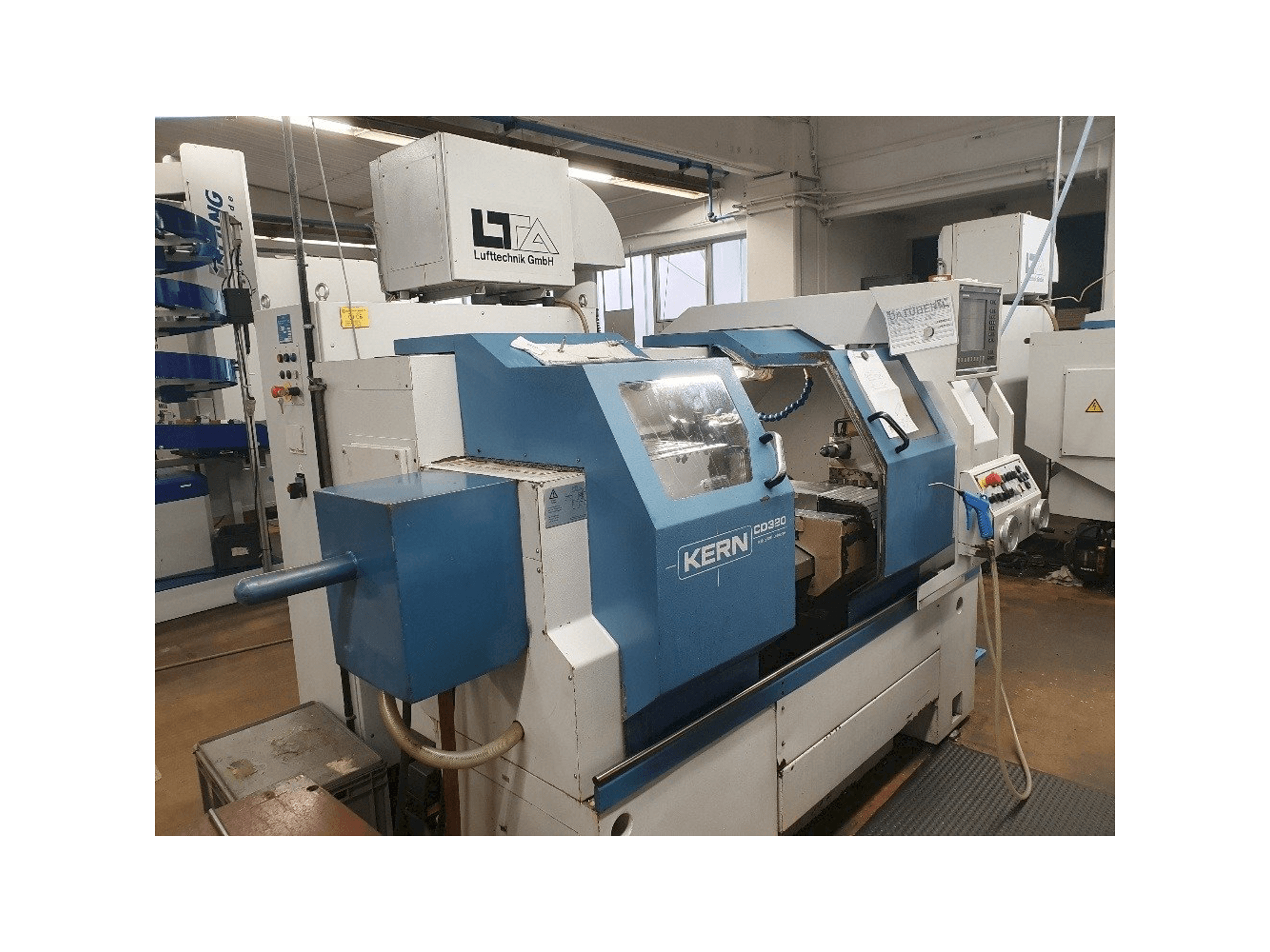 Mašīnas DTM CD 320 kreisās malas skats