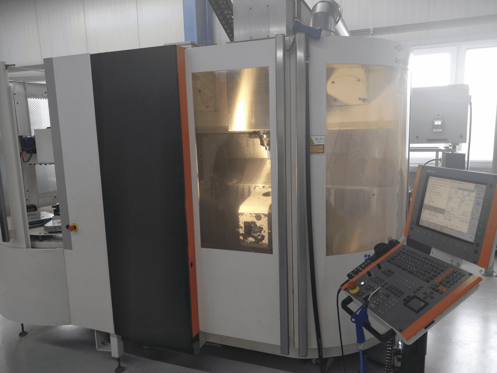 Mašīnas +GF+ AGIE CHARMILLES MIKRON UCP 600 Vario pretskats