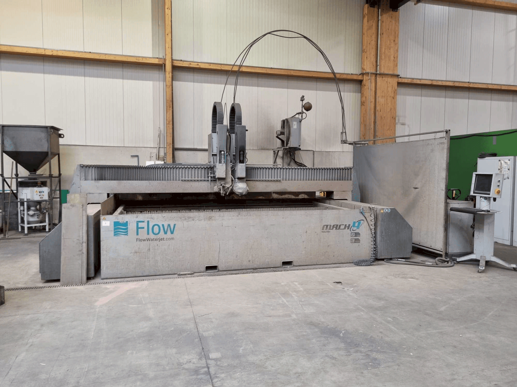 Mašīnas Flow WMC 2 4020 Mach 4 pretskats