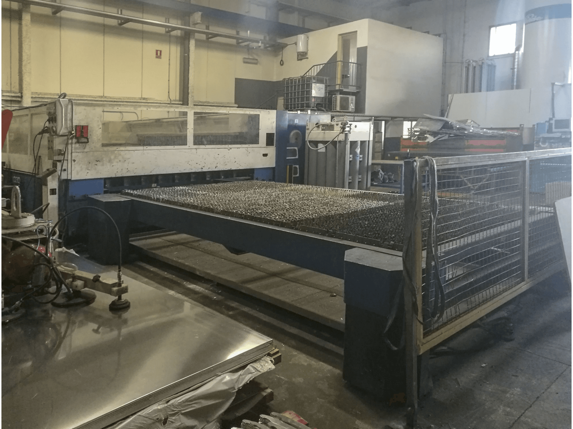 Mašīnas Trumpf Trumatic L4030 skats no kreisās puses