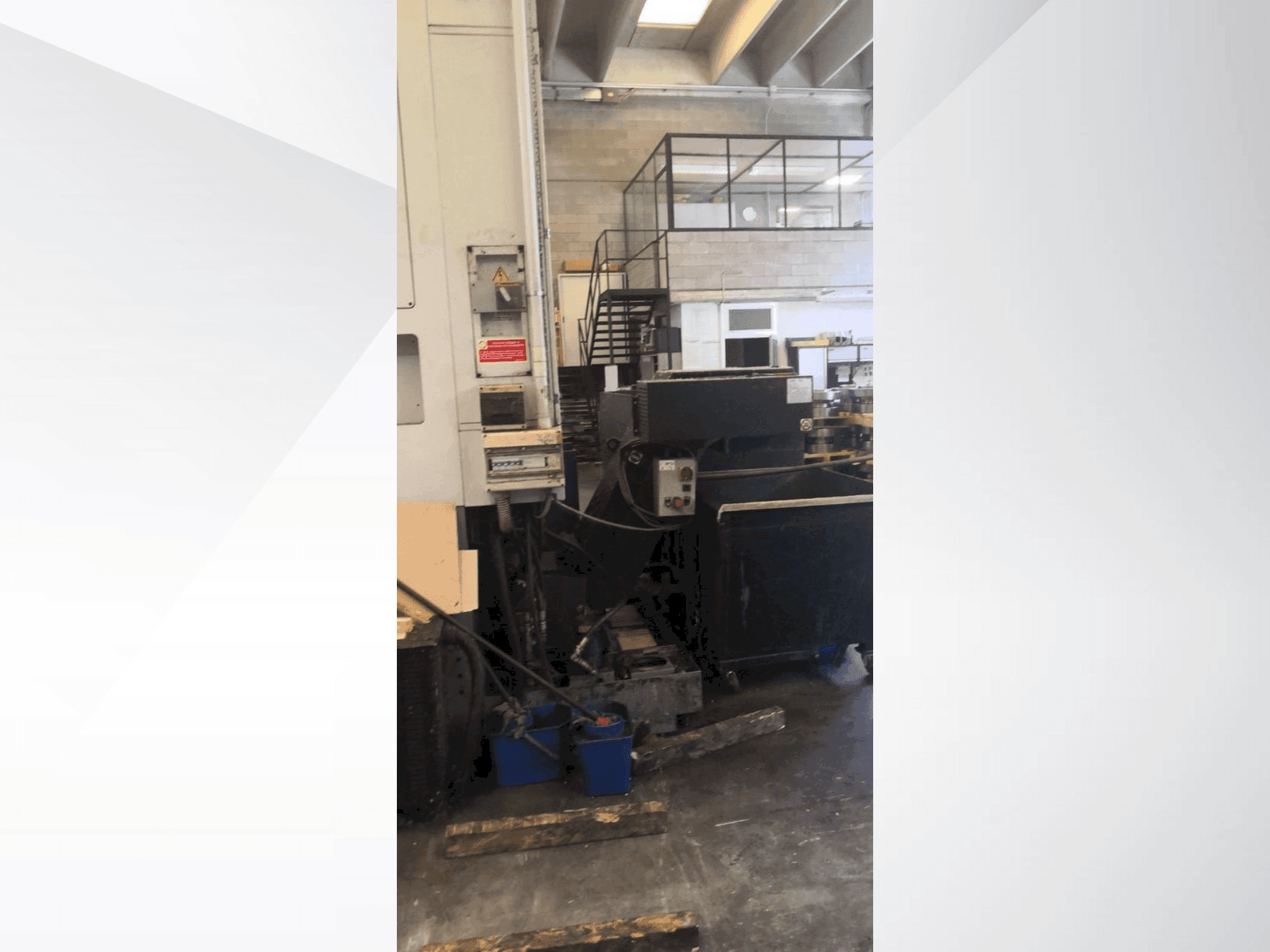 Mašīnas DOOSAN VT 900 pretskats