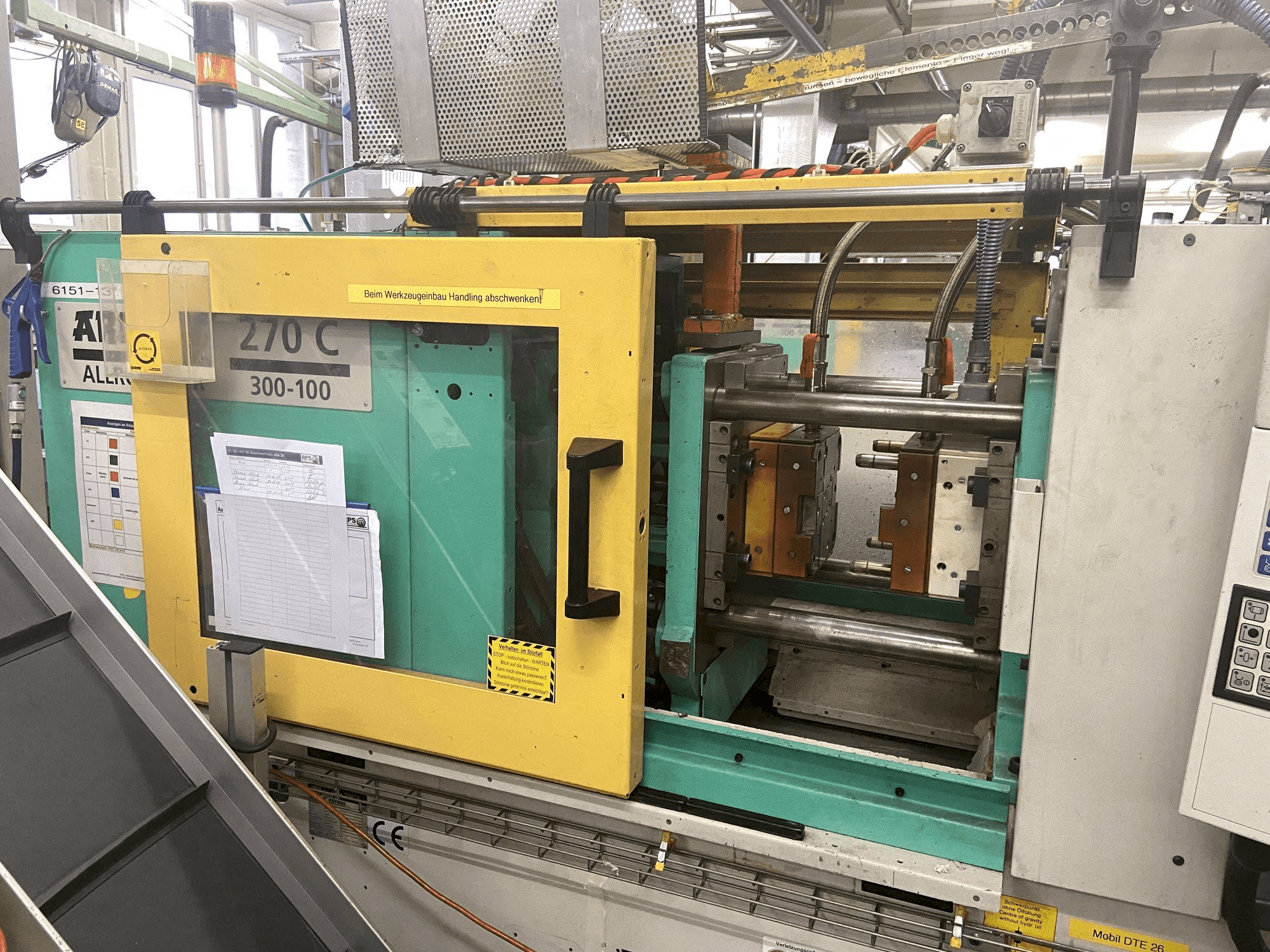 Mašīnas Arburg 270 C 300-100 pretskats