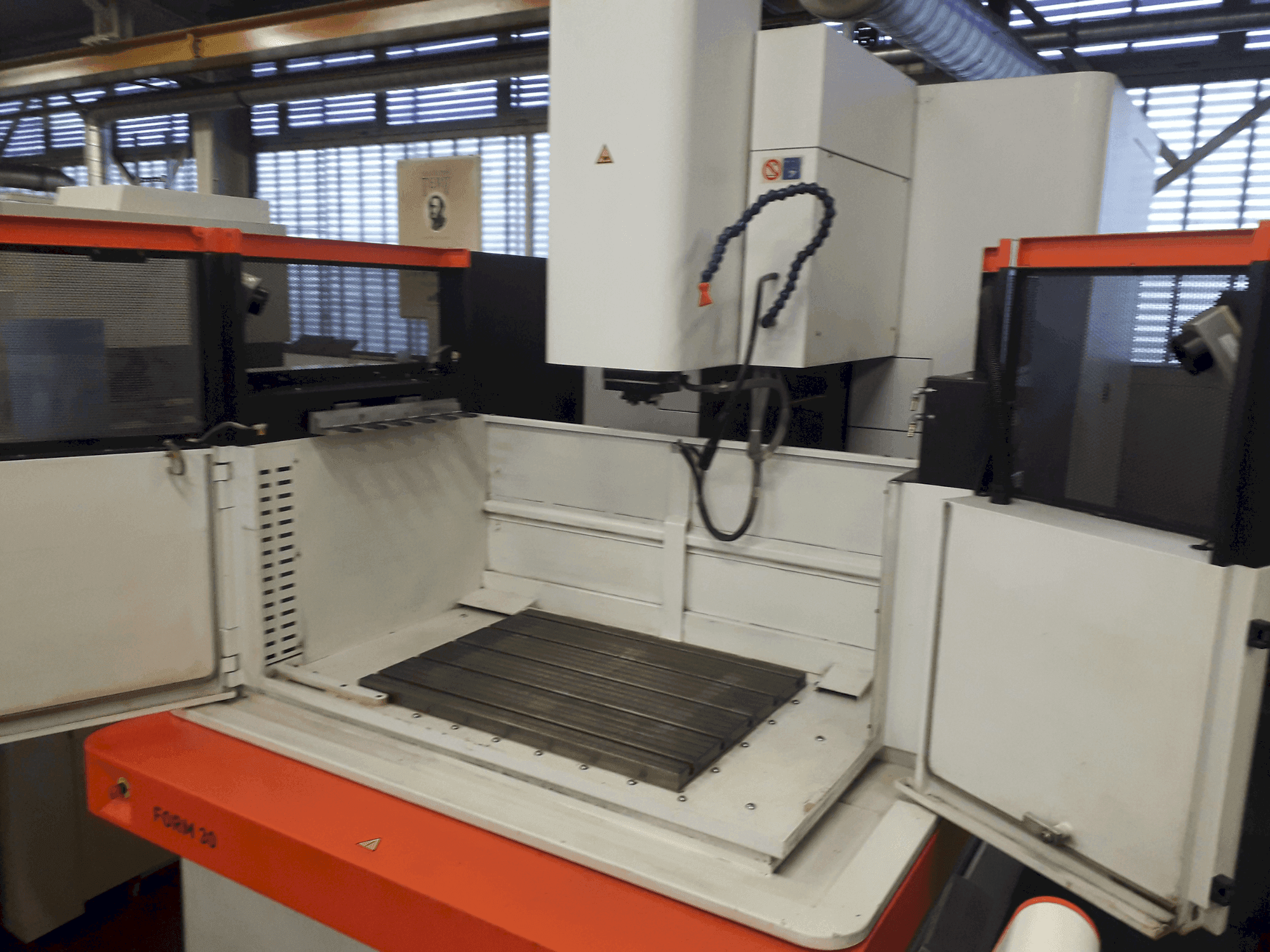 Mašīnas AgieCharmilles FORM 30 pretskats