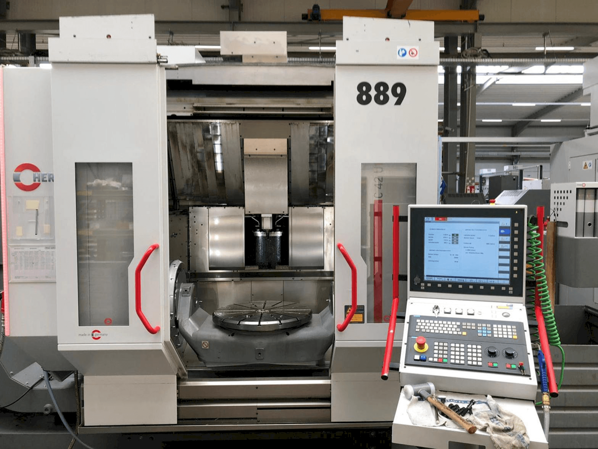 Mašīnas HERMLE C42U MT pretskats
