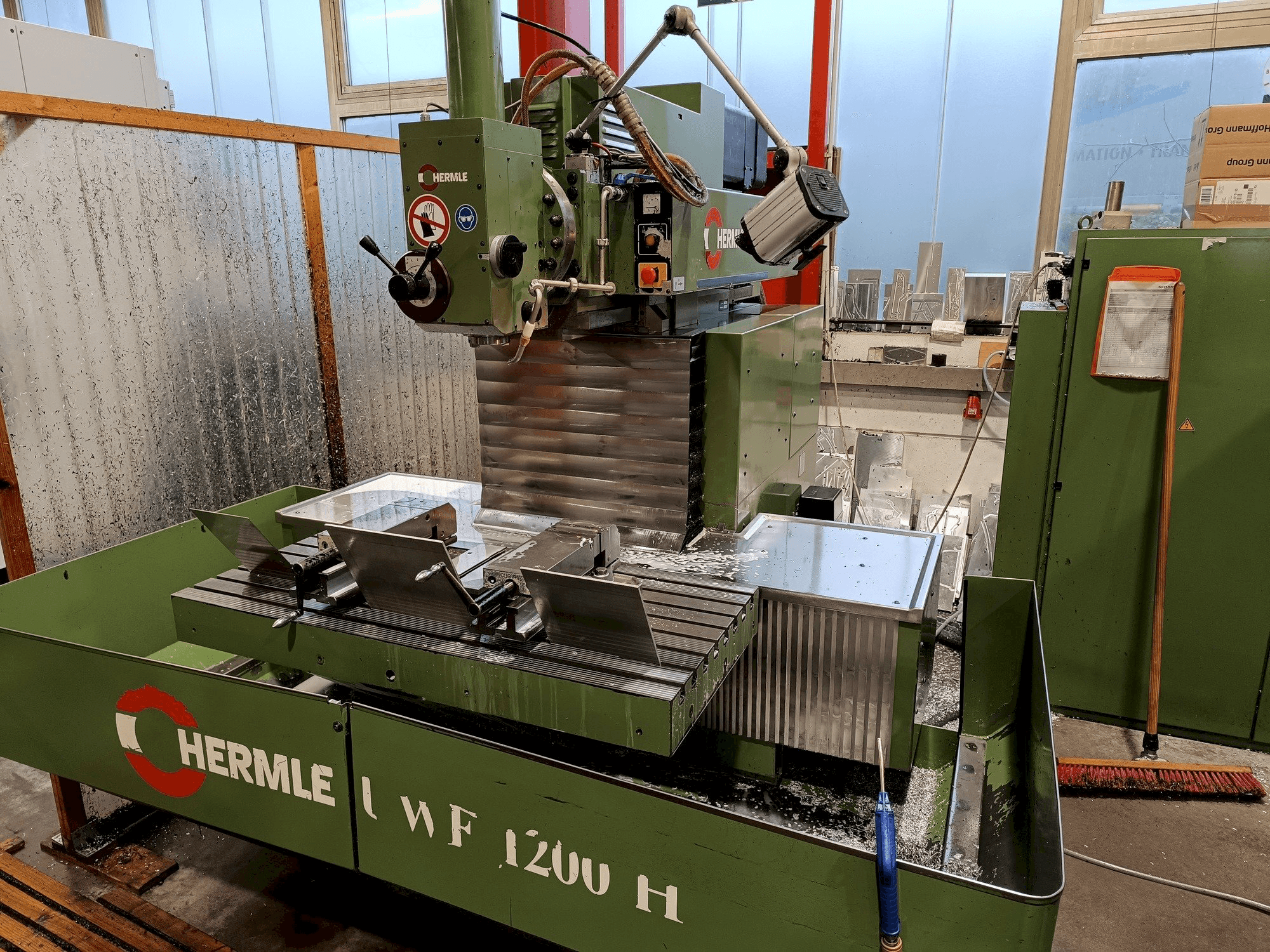 Mašīnas HERMLE UWF1200 pretskats