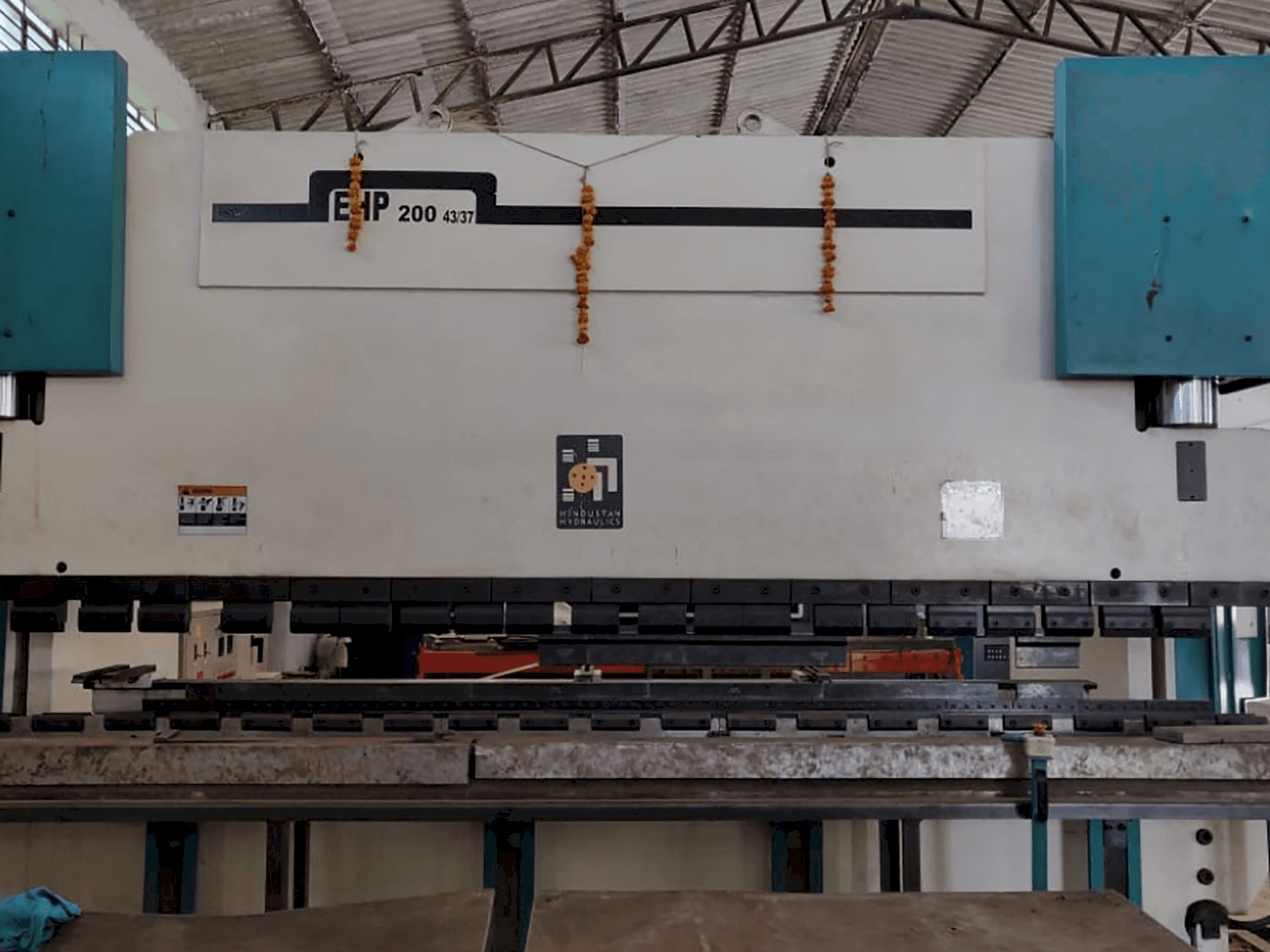 Mašīnas Hindustan Hydraulics EHP 200 pretskats