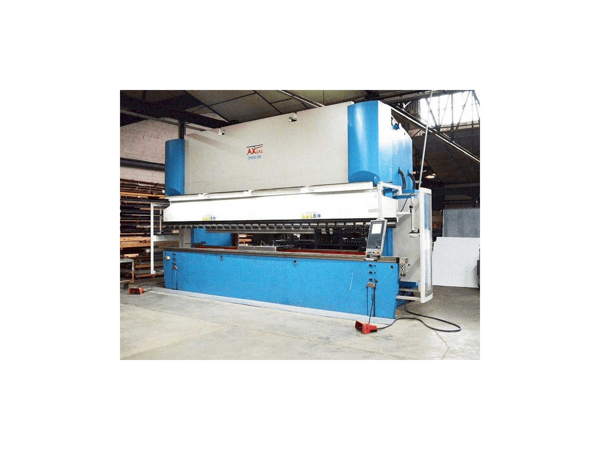 Mašīnas Axial SYNCRO 356 pretskats