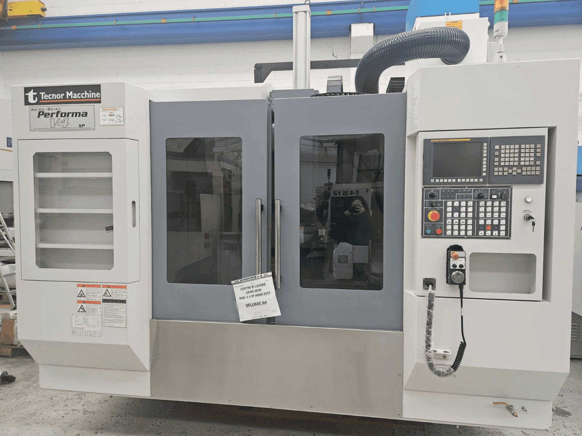 Mašīnas Akira Seiki Performa V 4 XP pretskats