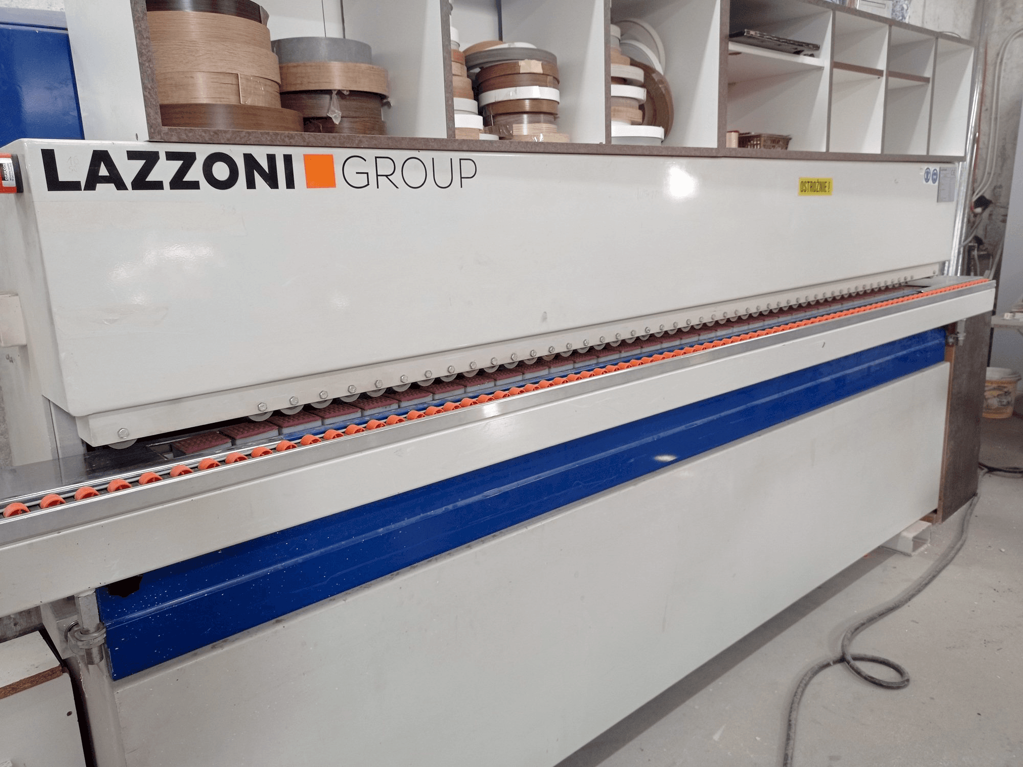 Mašīnas LAZZONI K400 pretskats