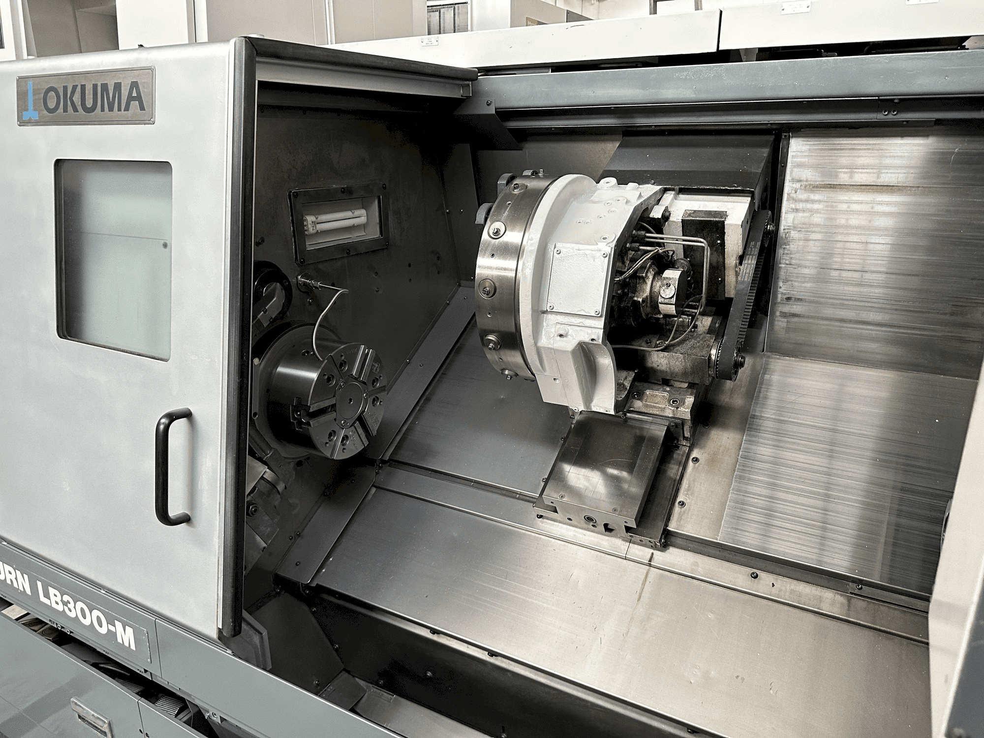 Mašīnas Okuma LB 300 MC darba telpa