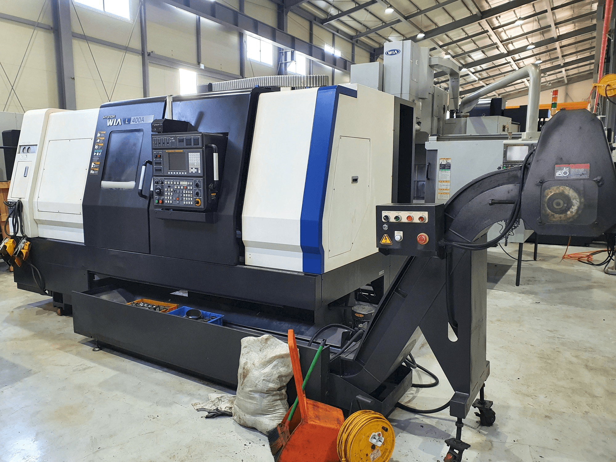 Mašīnas Hyundai Wia L400A pretskats