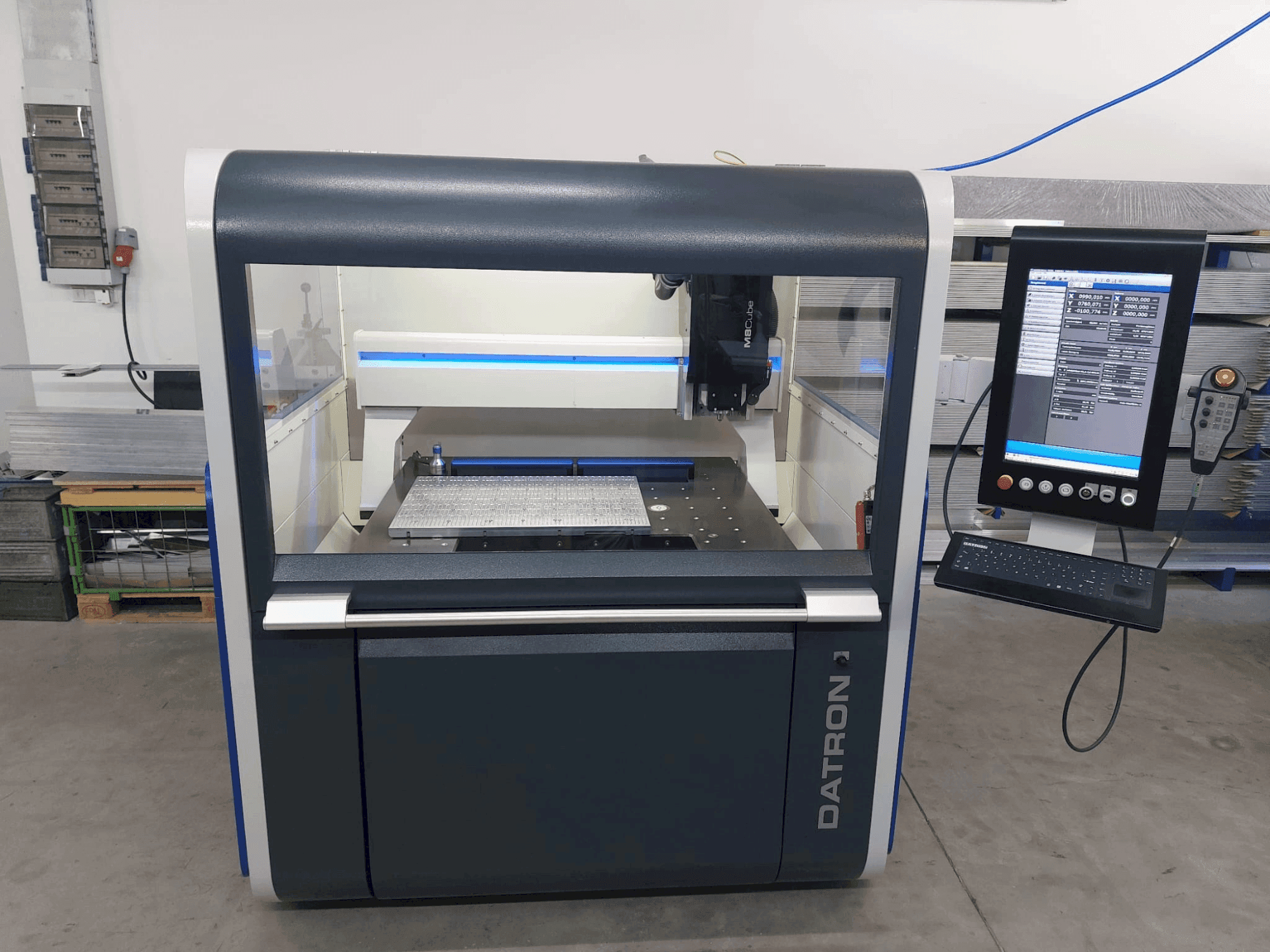 Mašīnas Datron M8 Cube pretskats