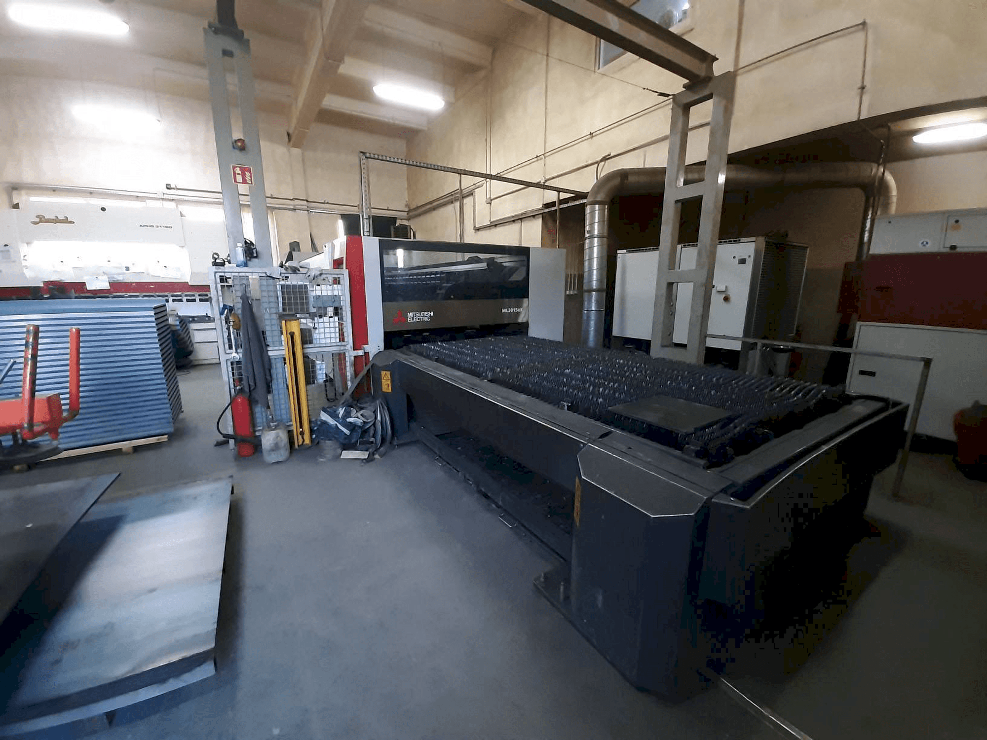 Mašīnas Mitsubishi ML3015 eX(S2)-450F-R pretskats