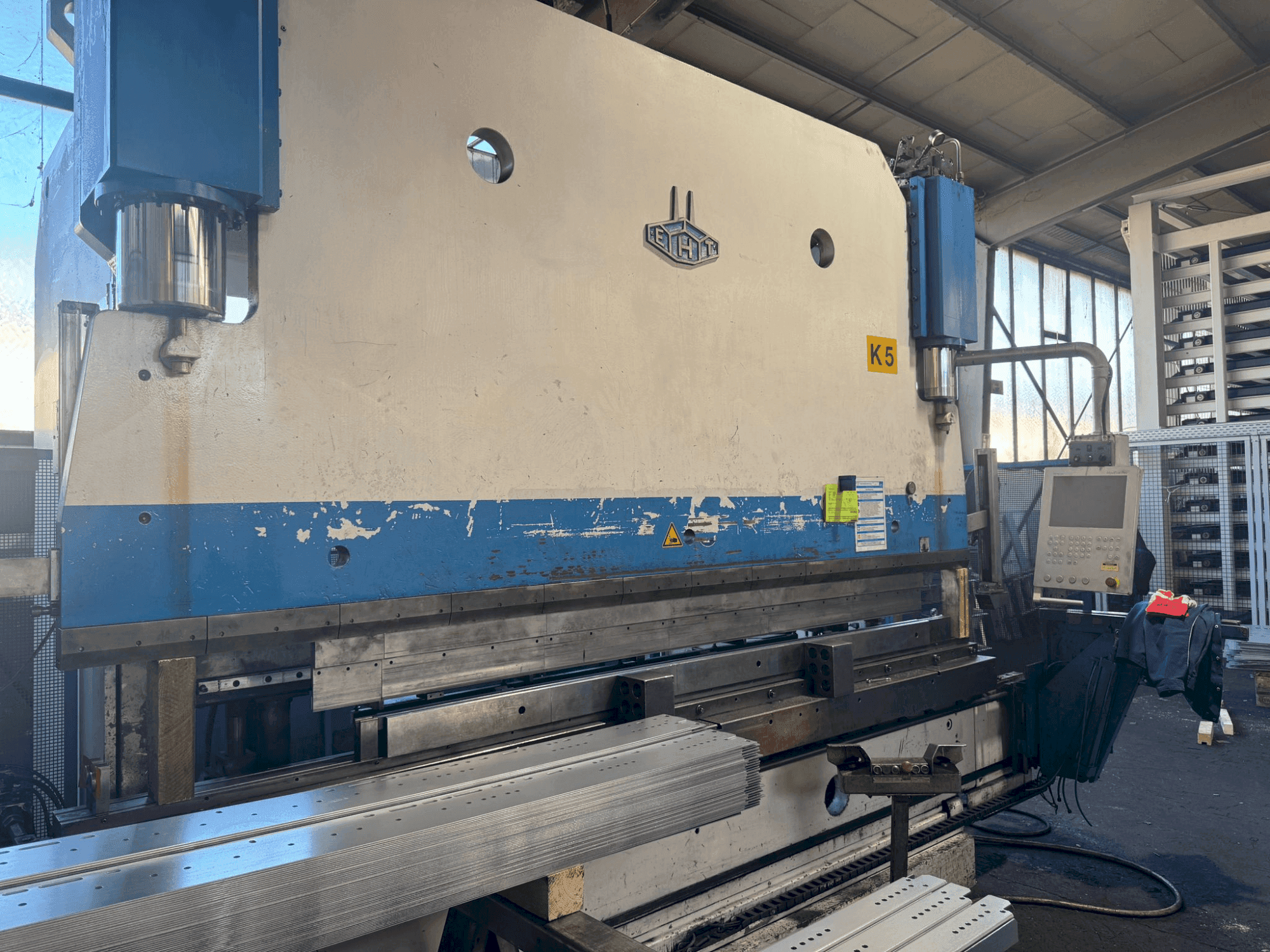 Mašīnas EHT EHPS 20-35 pretskats