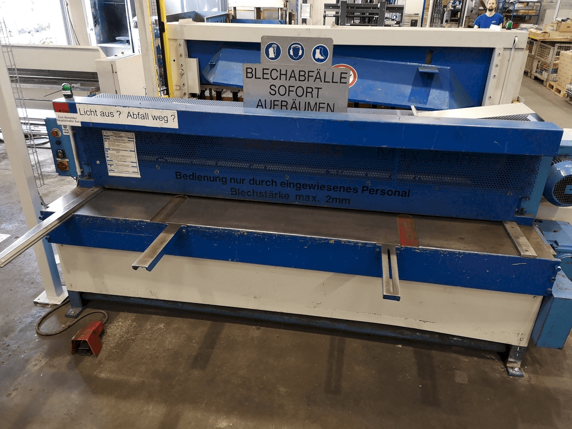 Mašīnas KNUTH KMT 2500/3 pretskats