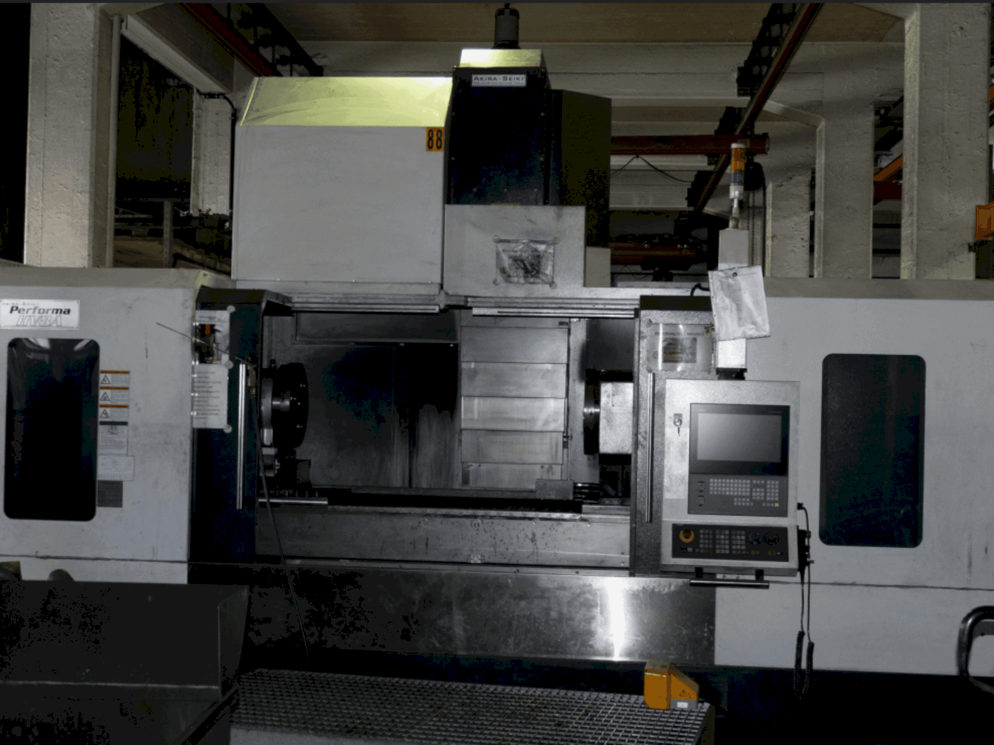 Mašīnas Akira Seiki Performa HV 8A pretskats