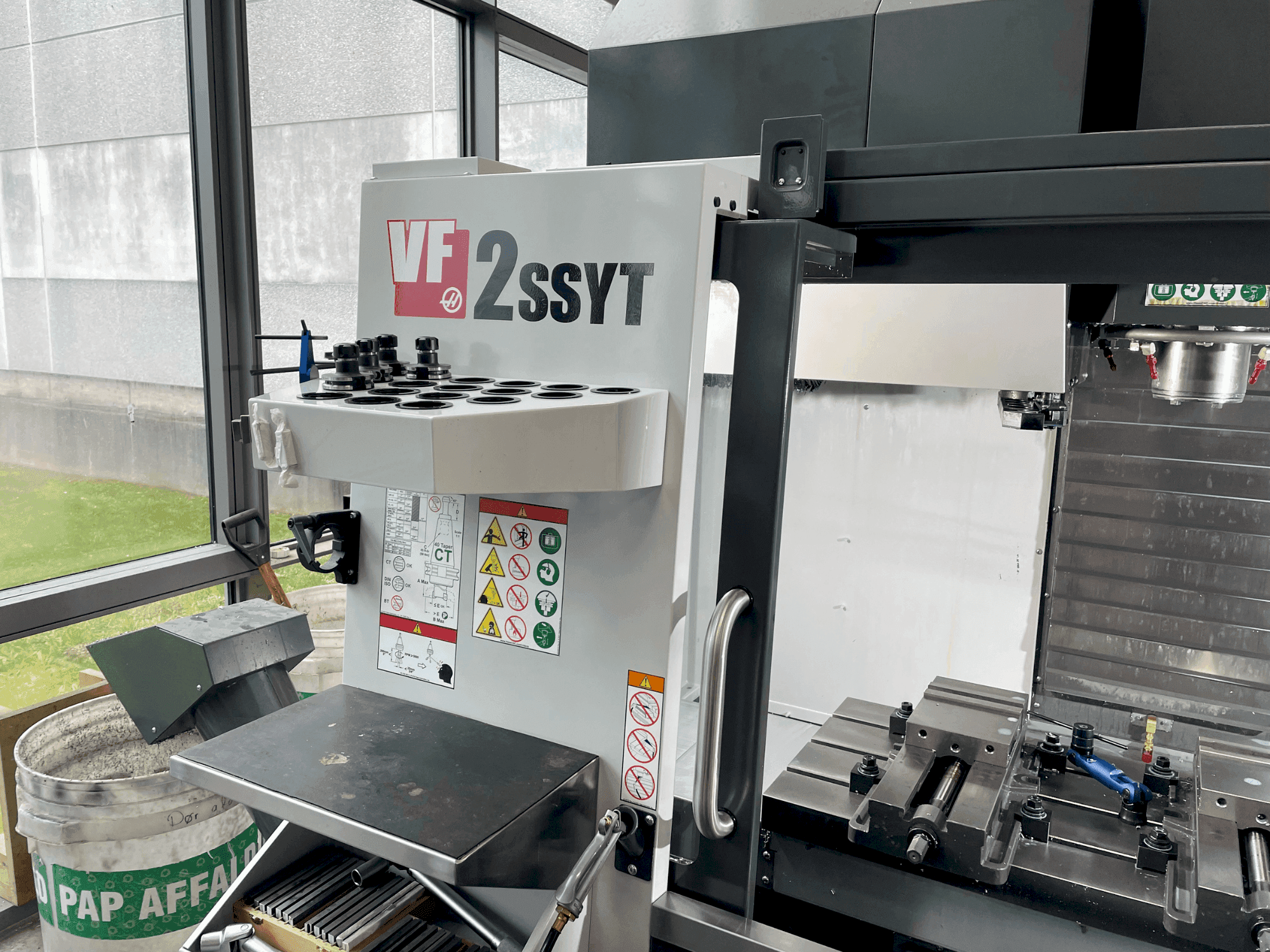 Mašīnas HAAS VF-2SSYT pretskats