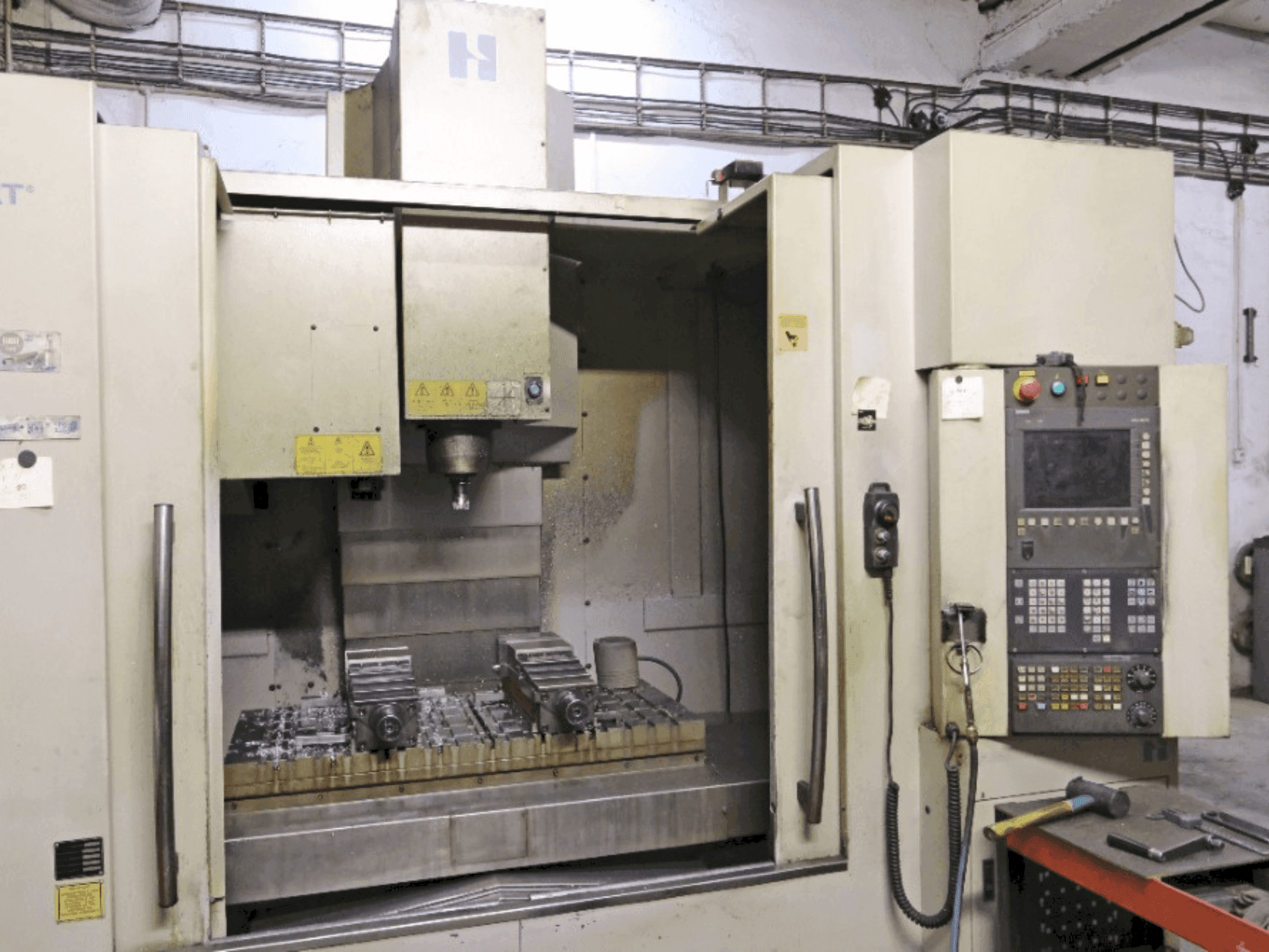 Mašīnas HARDINGE Bridgeport VMC 1000 pretskats
