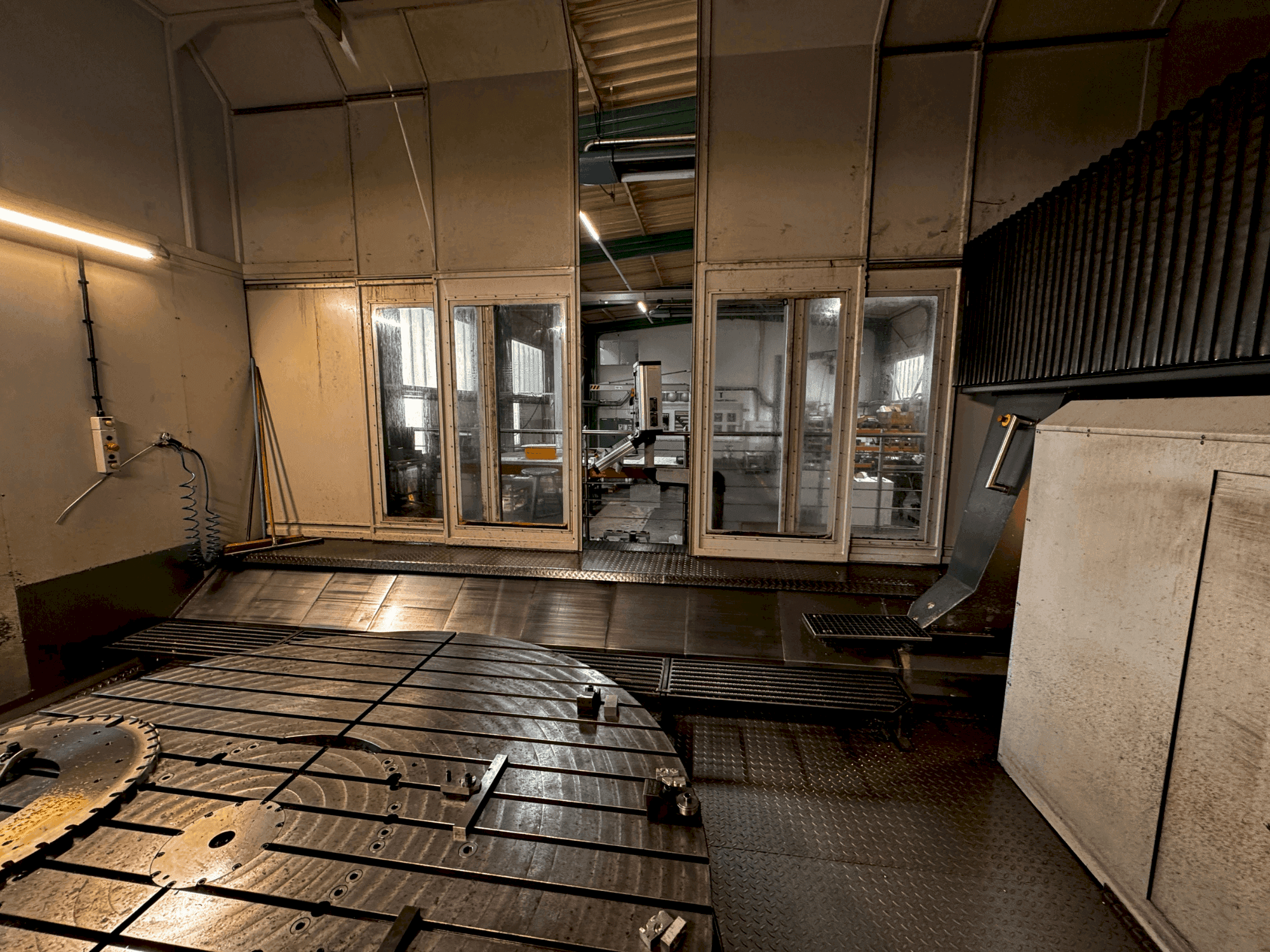 Mašīnas AXA VPC 2800-U pretskats