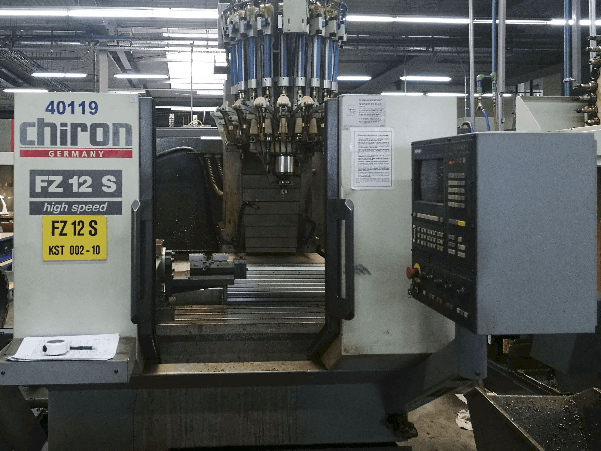 Mašīnas CHIRON FZ 12 S pretskats