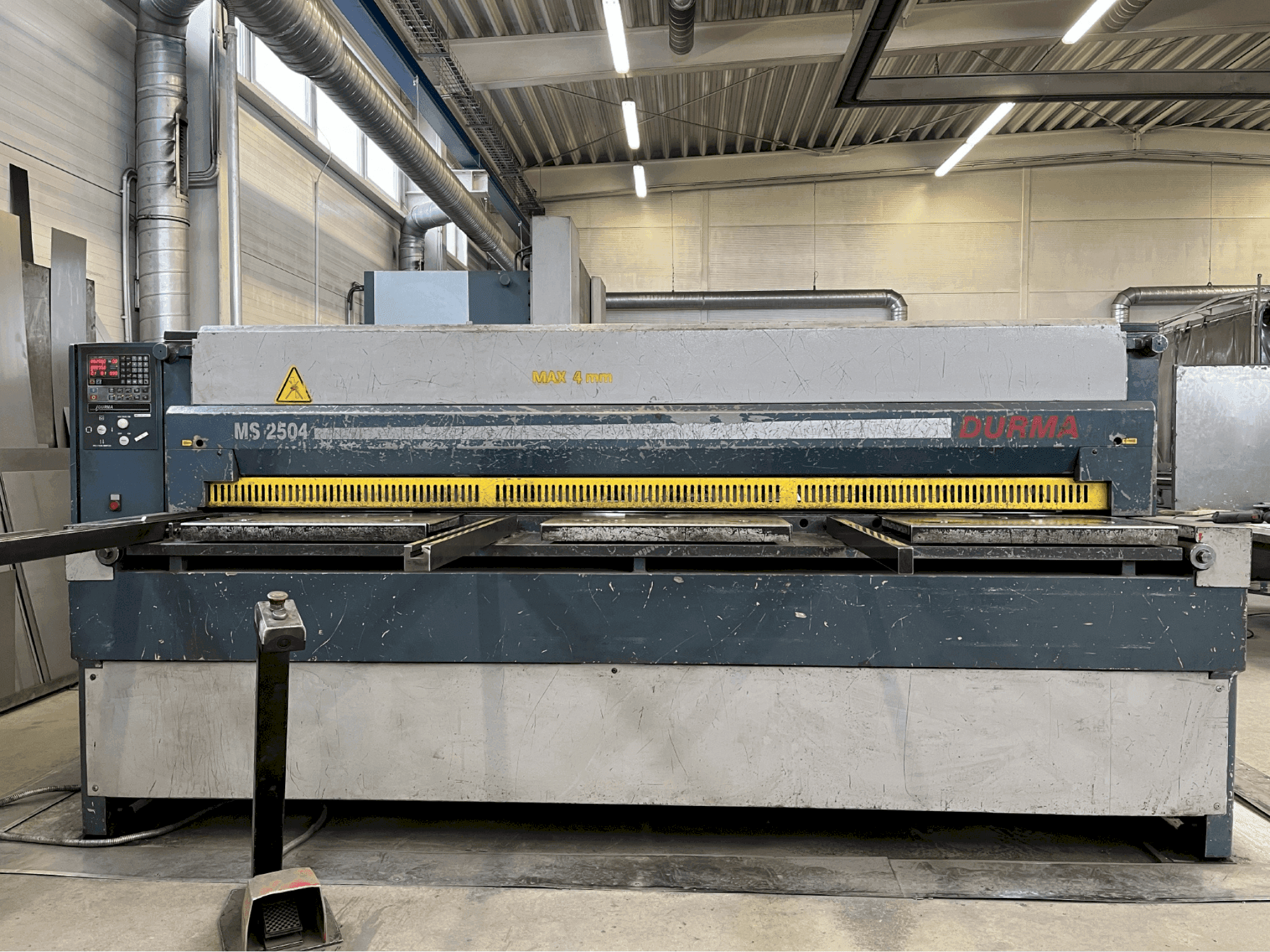 Mašīnas Durma MS 2504 pretskats