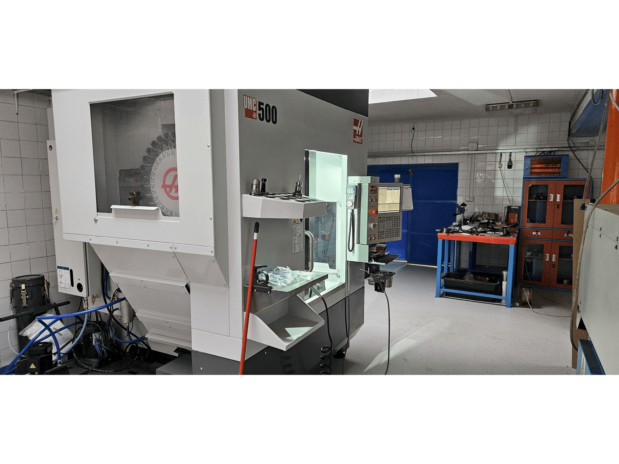 Mašīnas HAAS UMC-500 pretskats