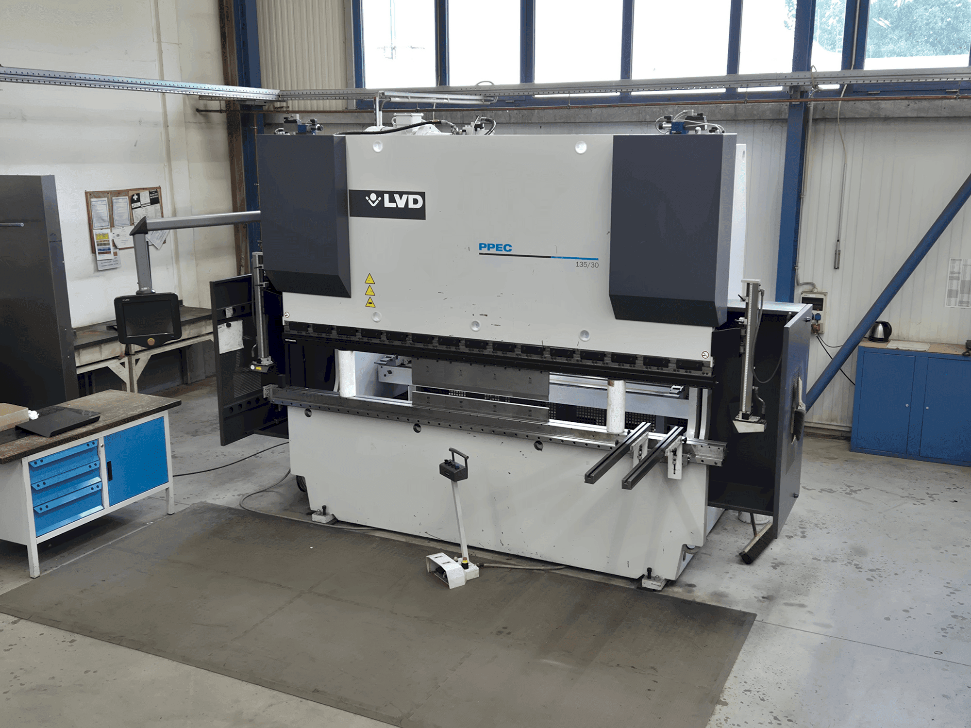 Mašīnas LVD PPEC 135/30 pretskats