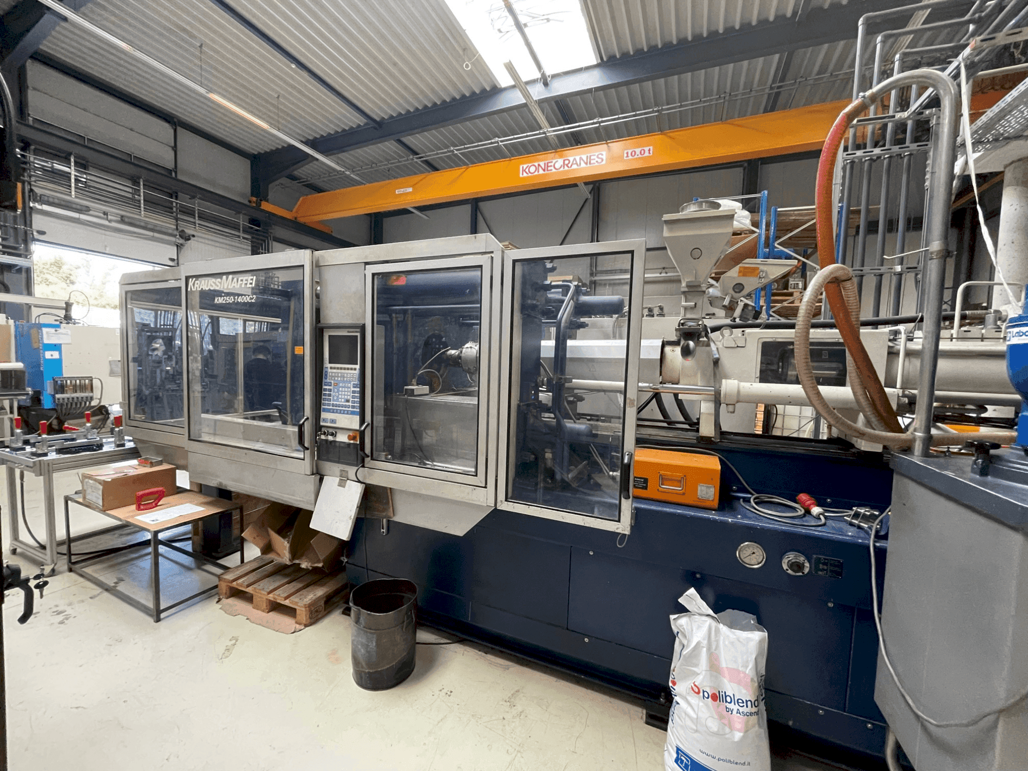 Mašīnas Krauss Maffei 250-1400 C2 pretskats