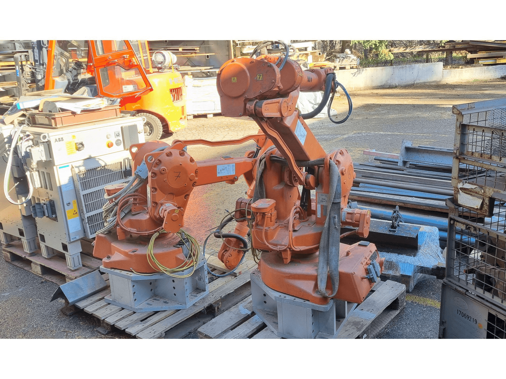 Mašīnas ABB IRB2400 M2000 pretskats