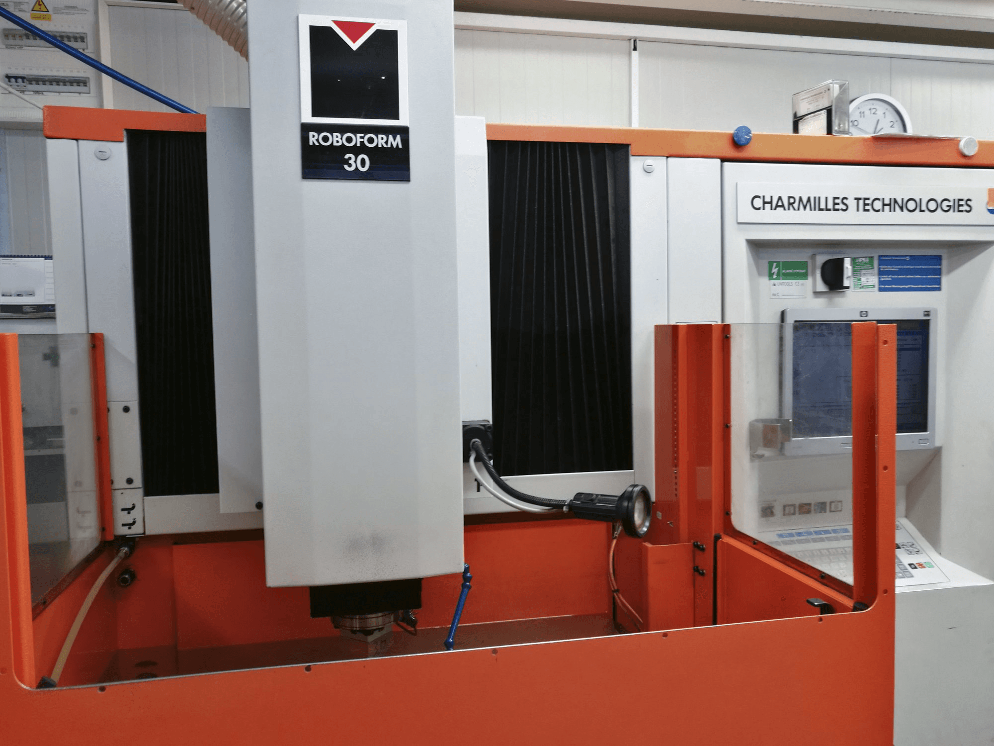 Mašīnas CHARMILLES ROBOFORM 30 pretskats