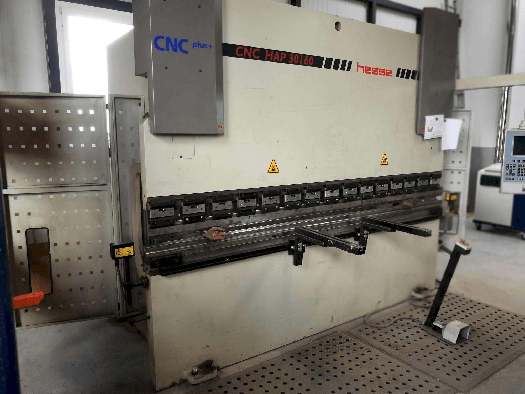 Mašīnas Hesse CNC HAP 30160 pretskats