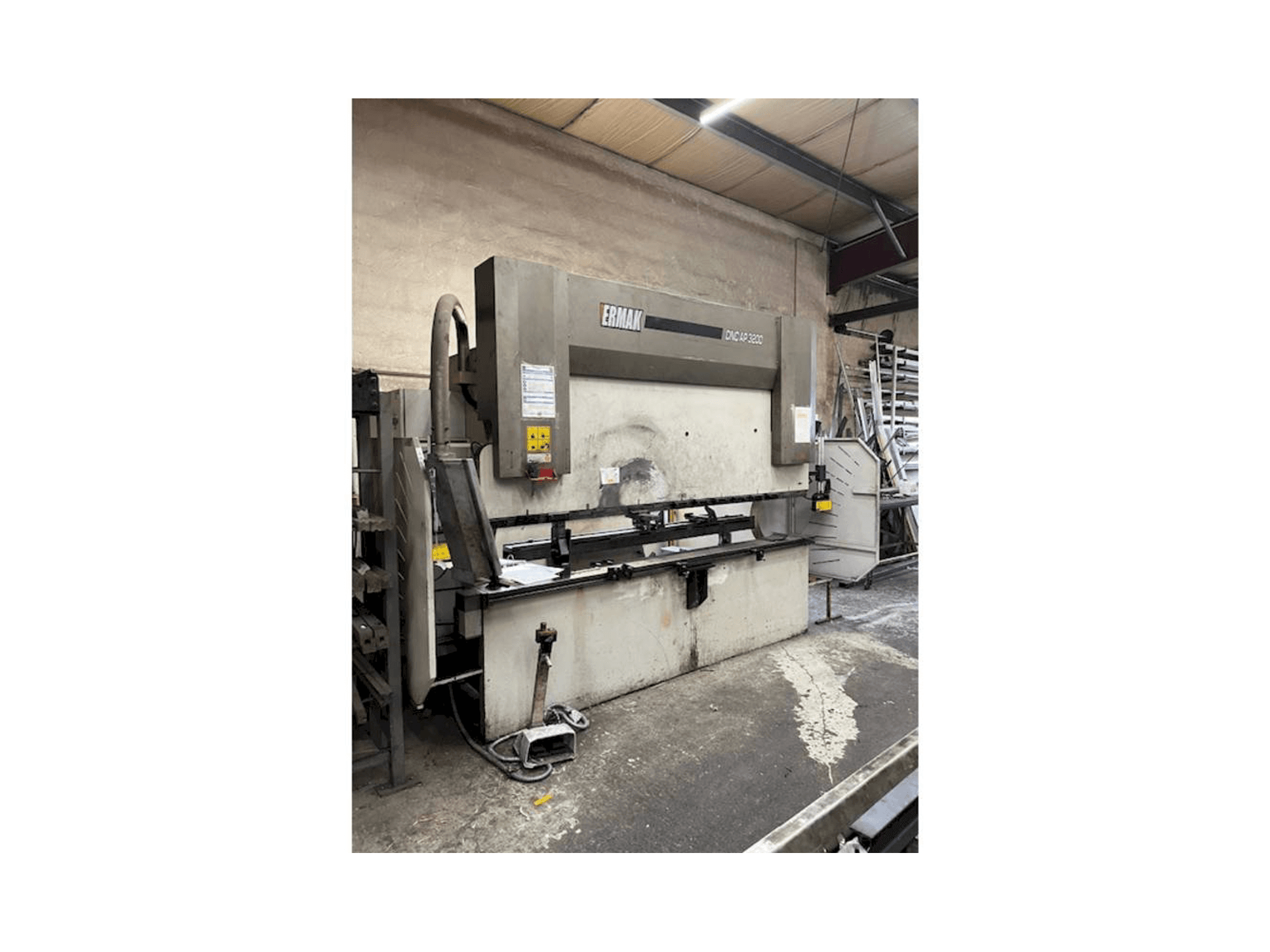 Mašīnas ERMAK Cnc ap pretskats