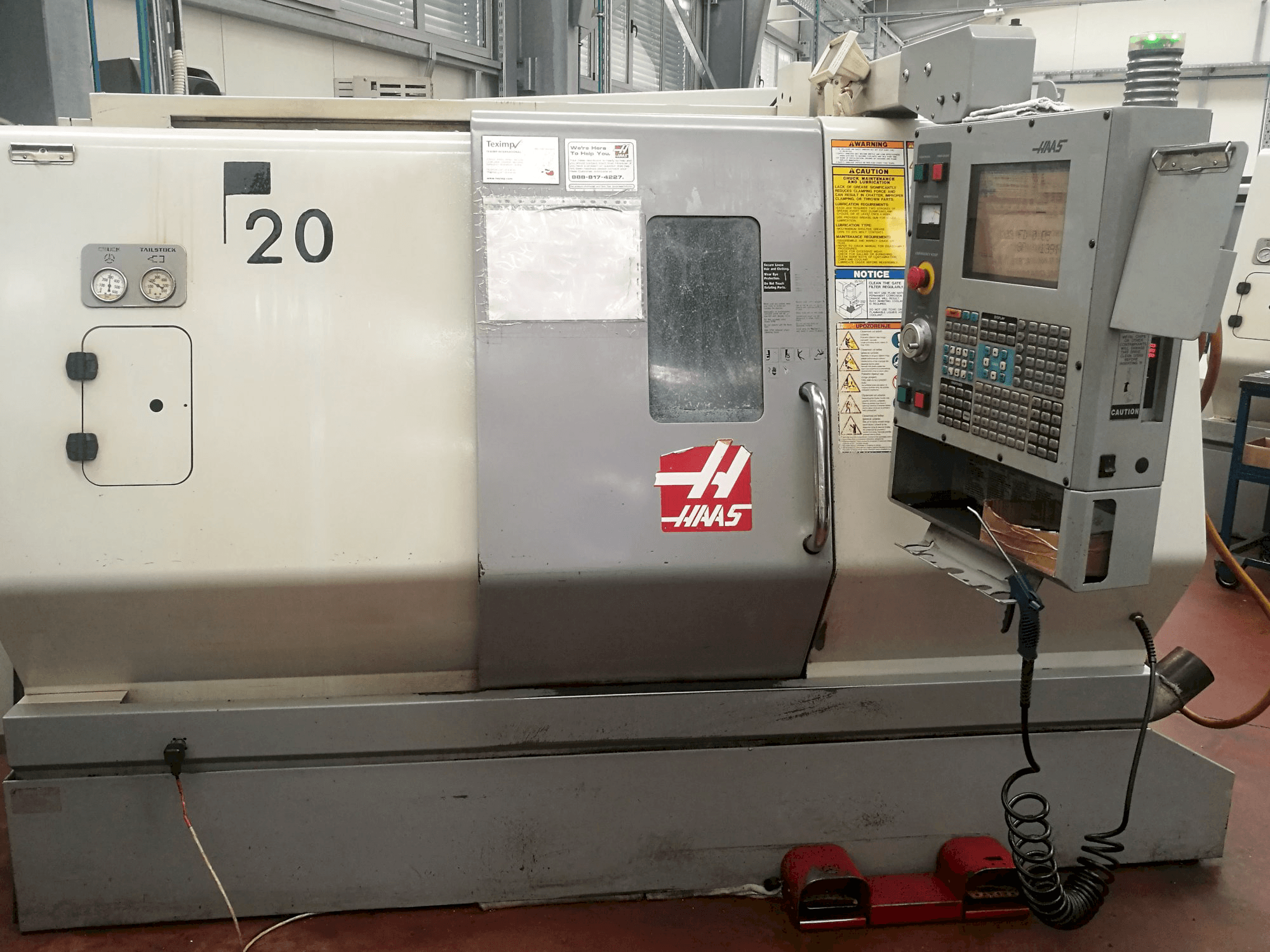 Mašīnas HAAS SL-20THE pretskats