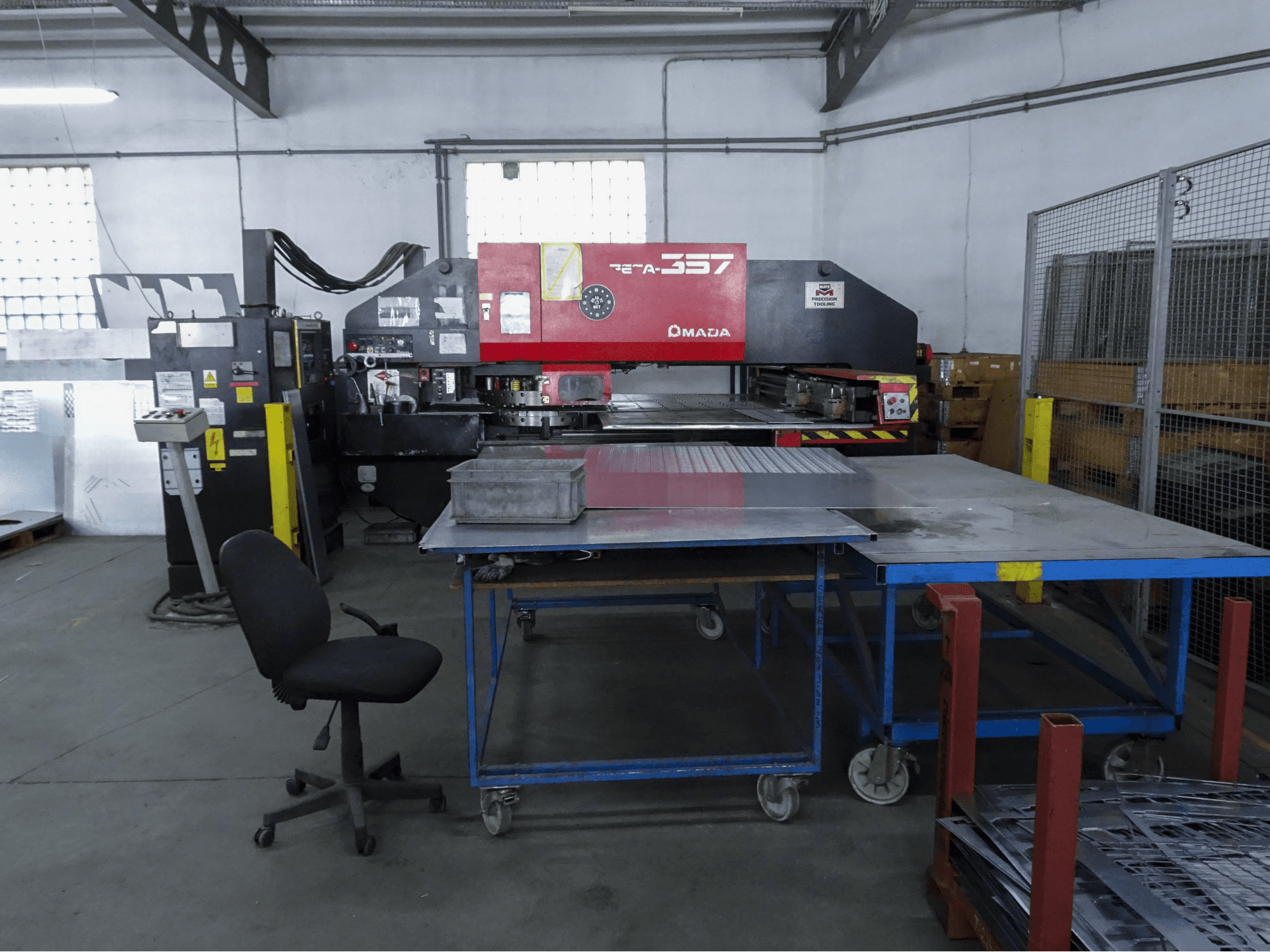 Mašīnas AMADA PEGA 357 pretskats