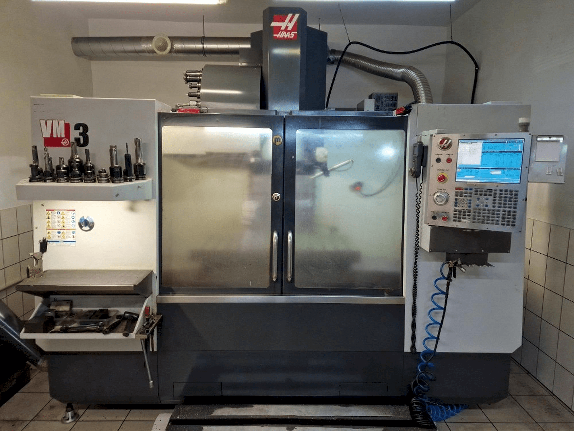 Mašīnas HAAS VM-3 pretskats