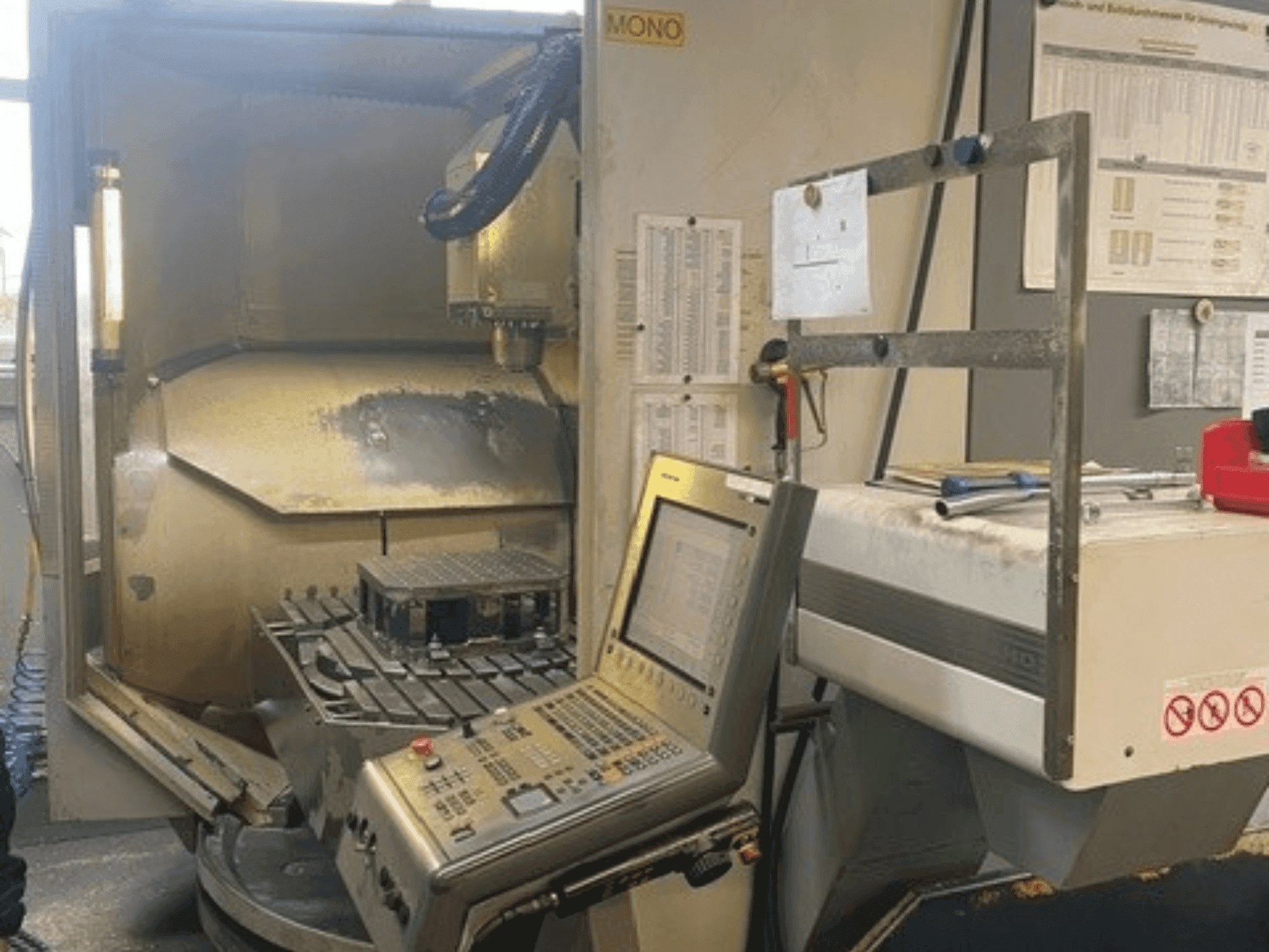 Mašīnas DECKEL MAHO DMU 80 monoBLOCK simultan pretskats