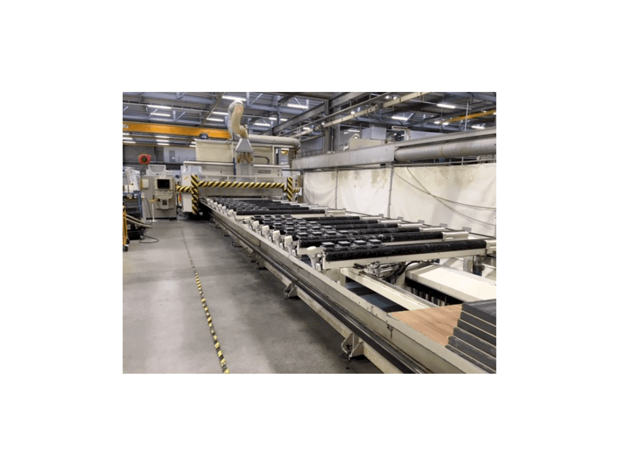 Mašīnas Uniteam 5 achs kreisās malas skats