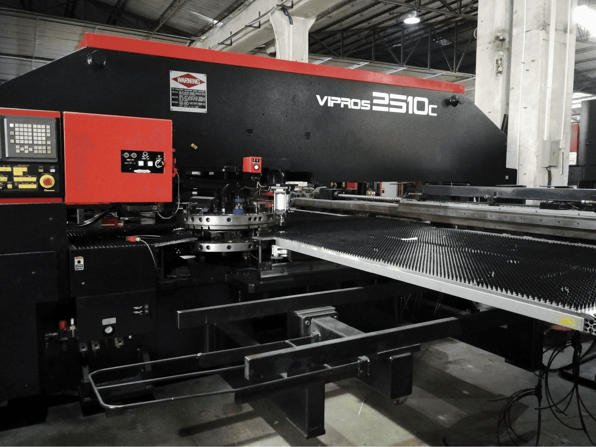 Mašīnas AMADA Vipros 2510C skats no aizmugures