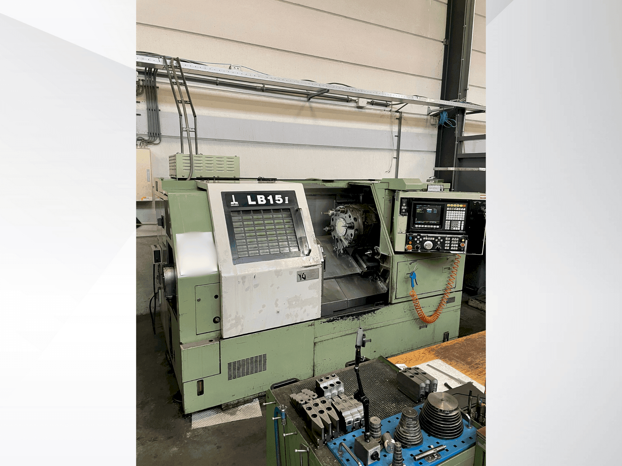 Mašīnas Okuma LB15II pretskats