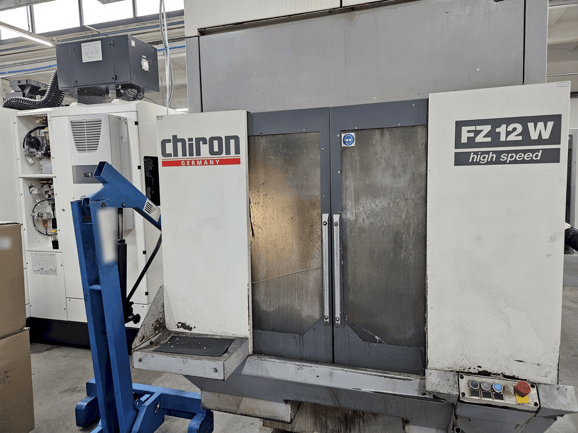 Mašīnas CHIRON FZ12 W pretskats