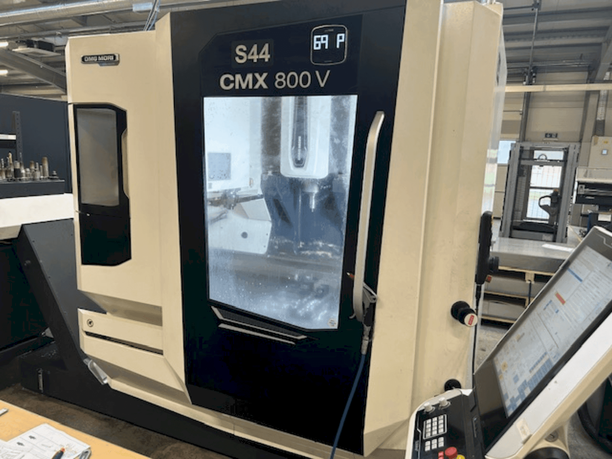 Mašīnas DMG MORI CMX 800 V pretskats