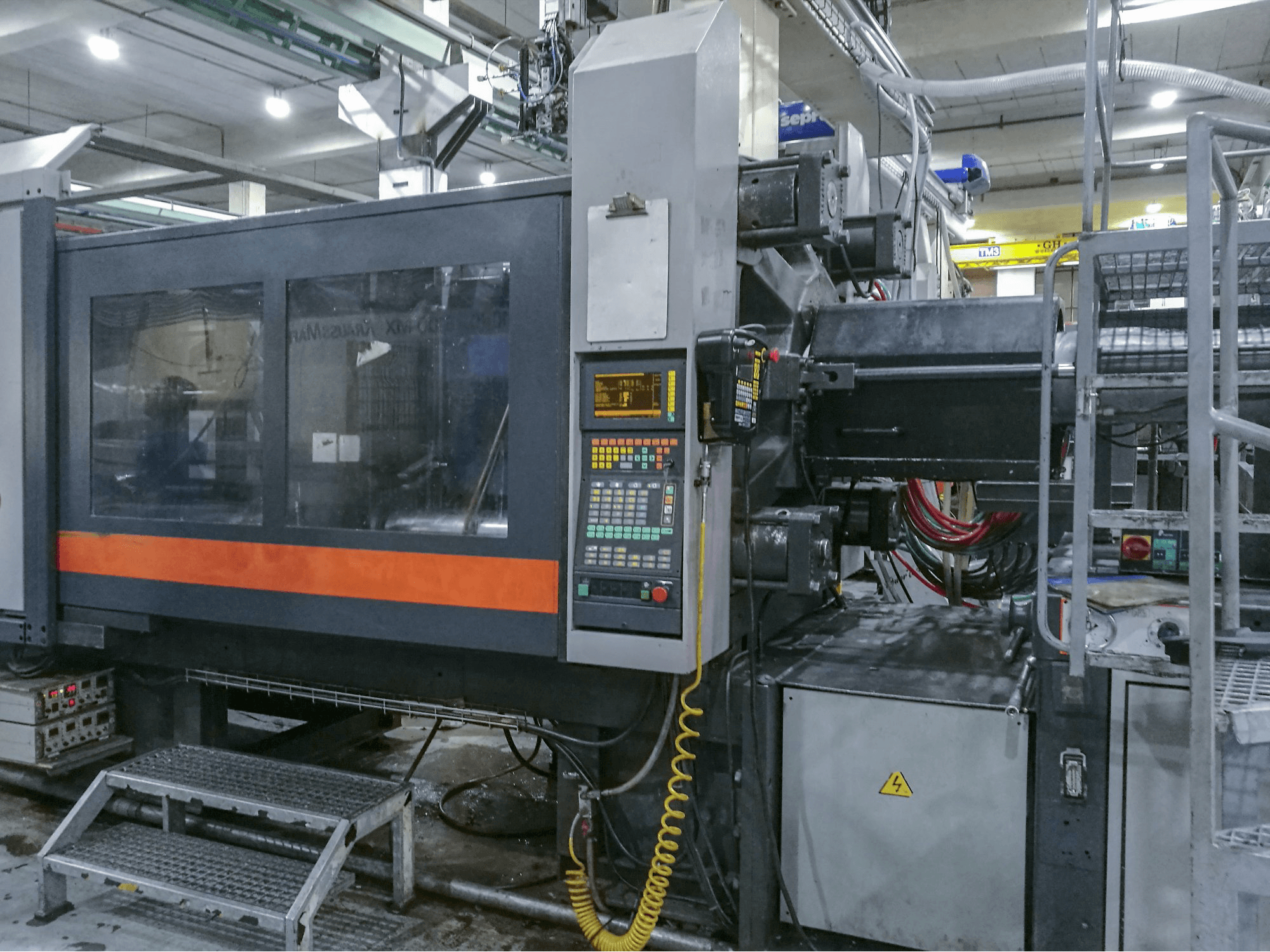 Mašīnas SANDRETTO 4435-550 skats no labās puses