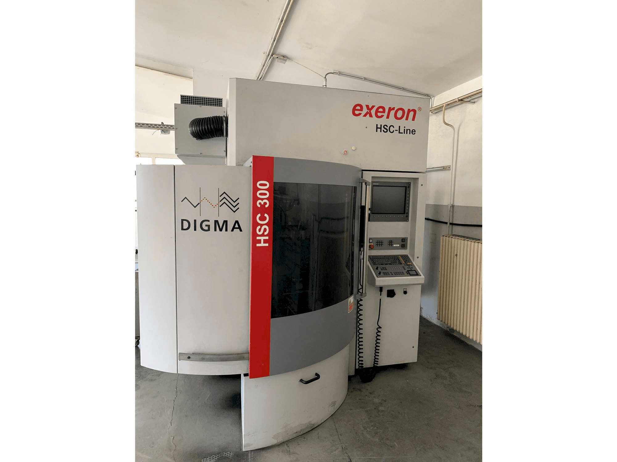 Mašīnas Exeron HSC 300P pretskats