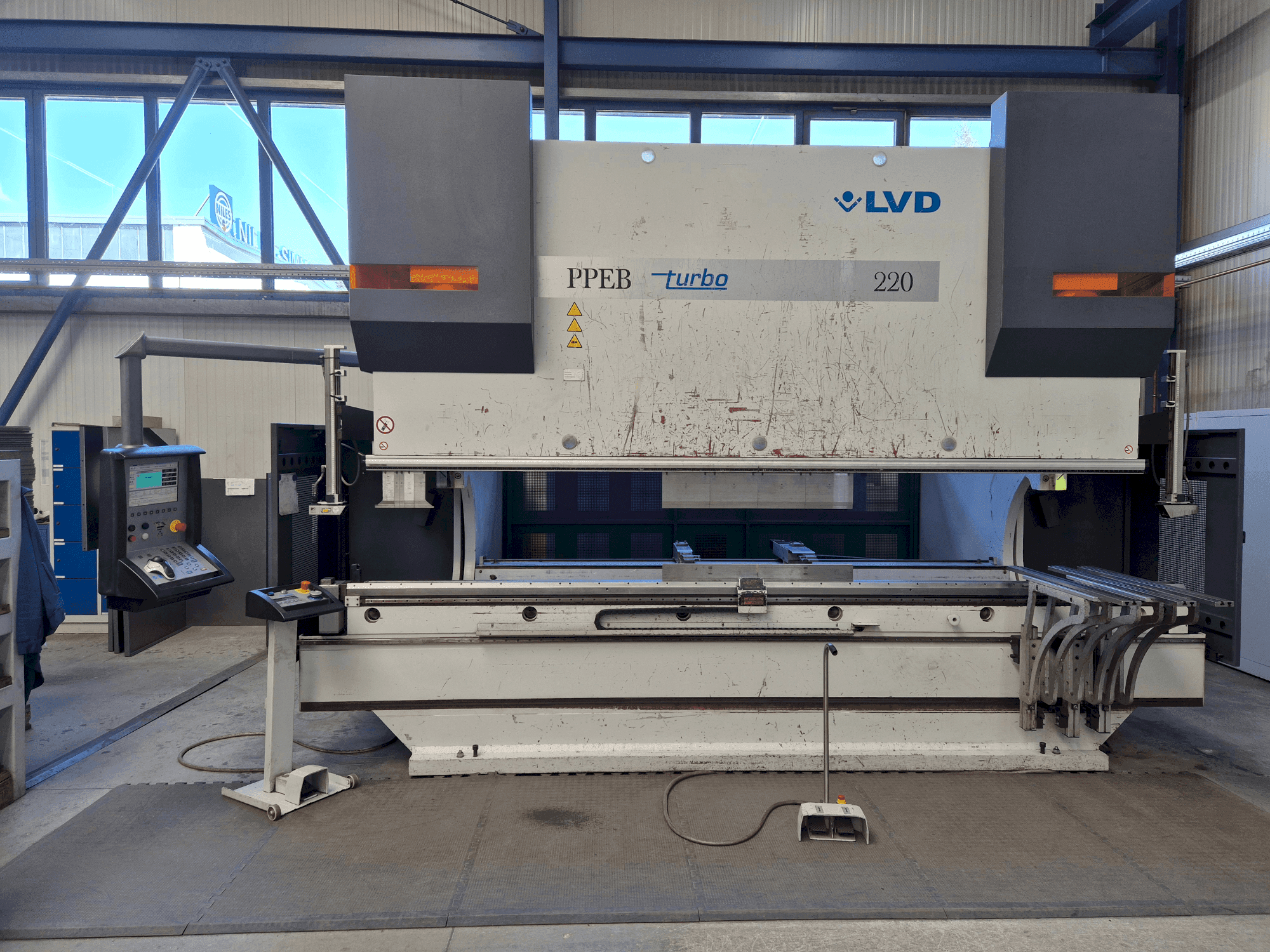 Mašīnas LVD PPEB 220/40 pretskats