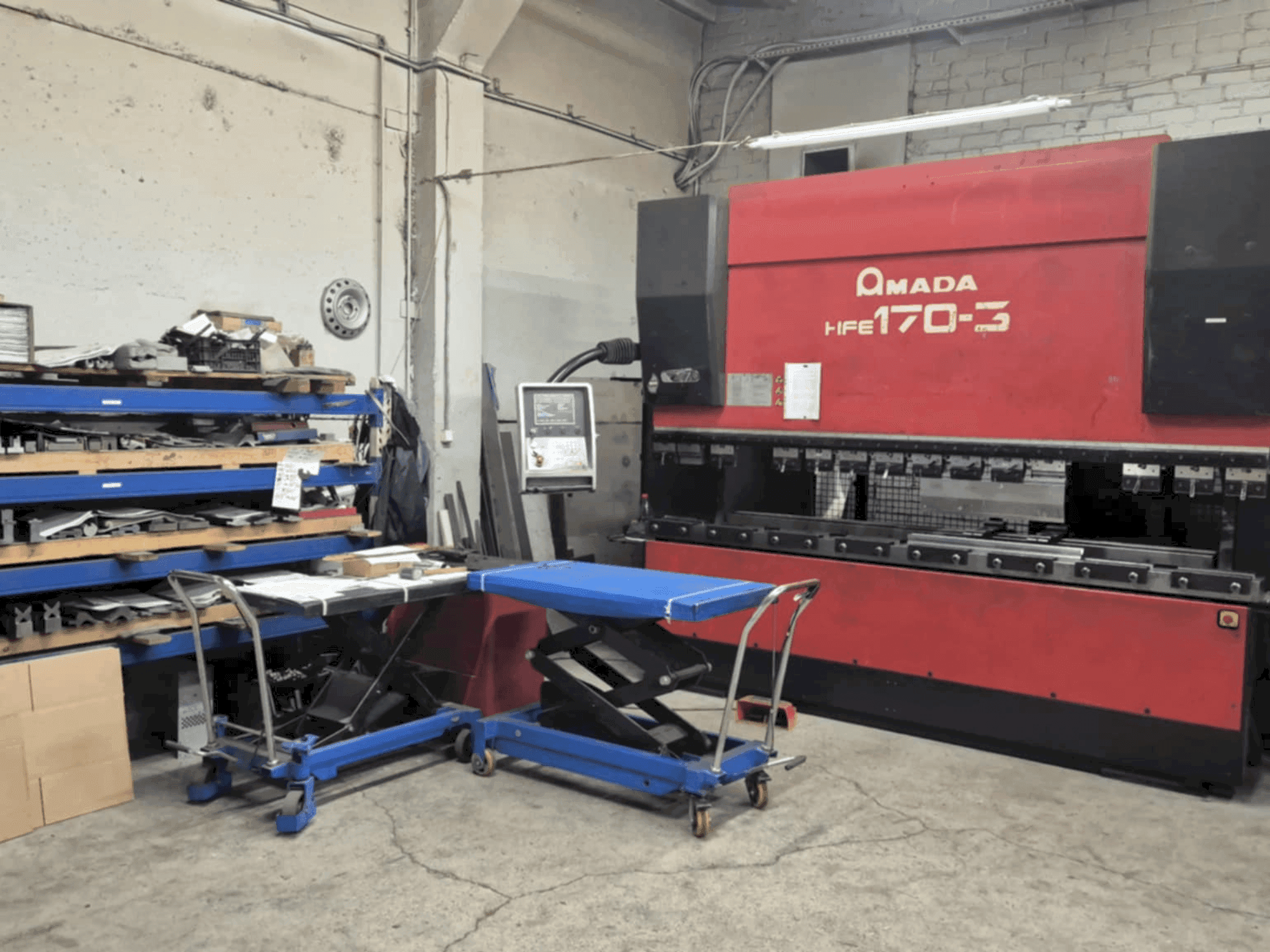 Mašīnas AMADA HFE 170-3 pretskats