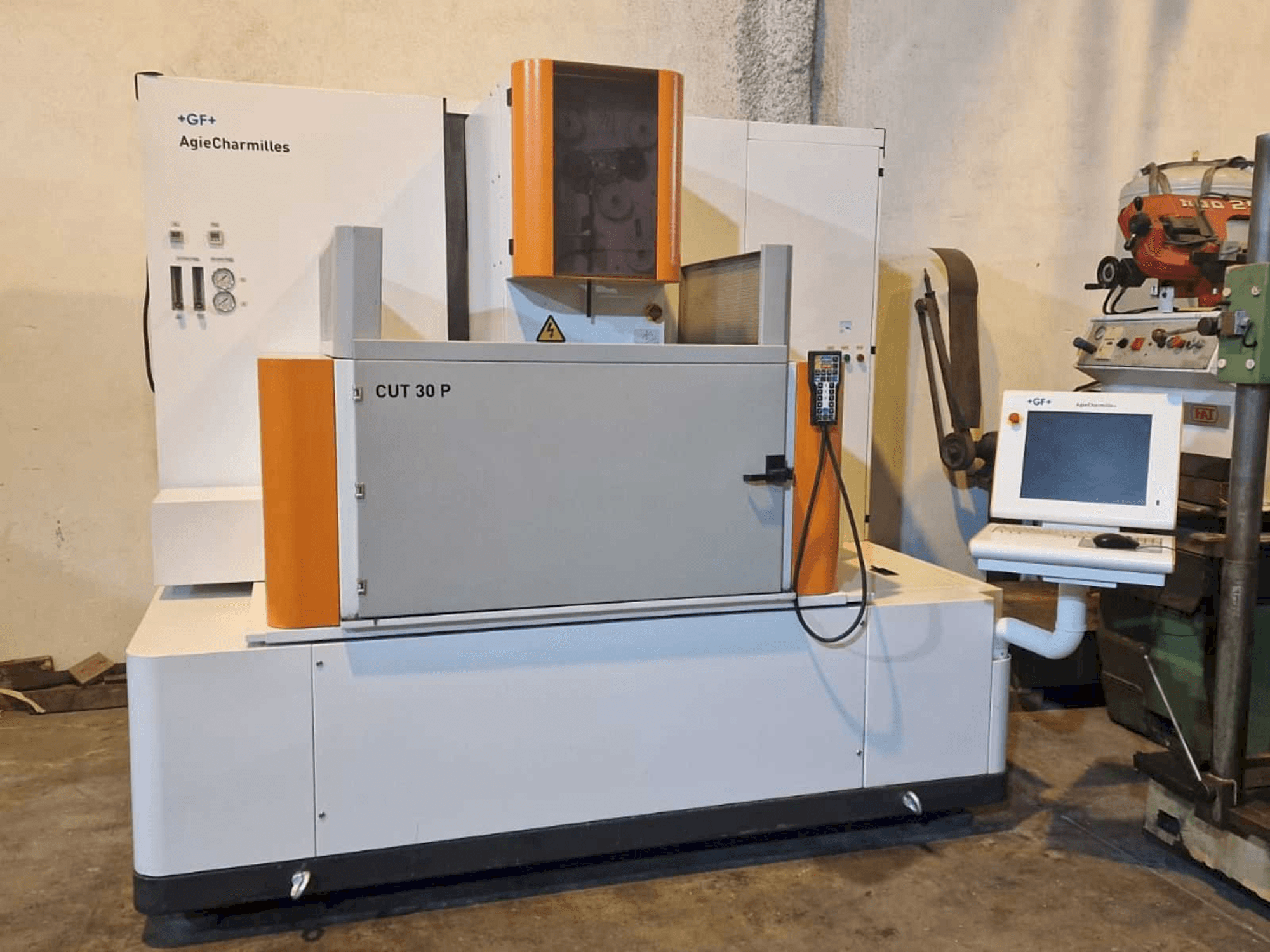 Mašīnas AgieCharmilles CUT 30P pretskats