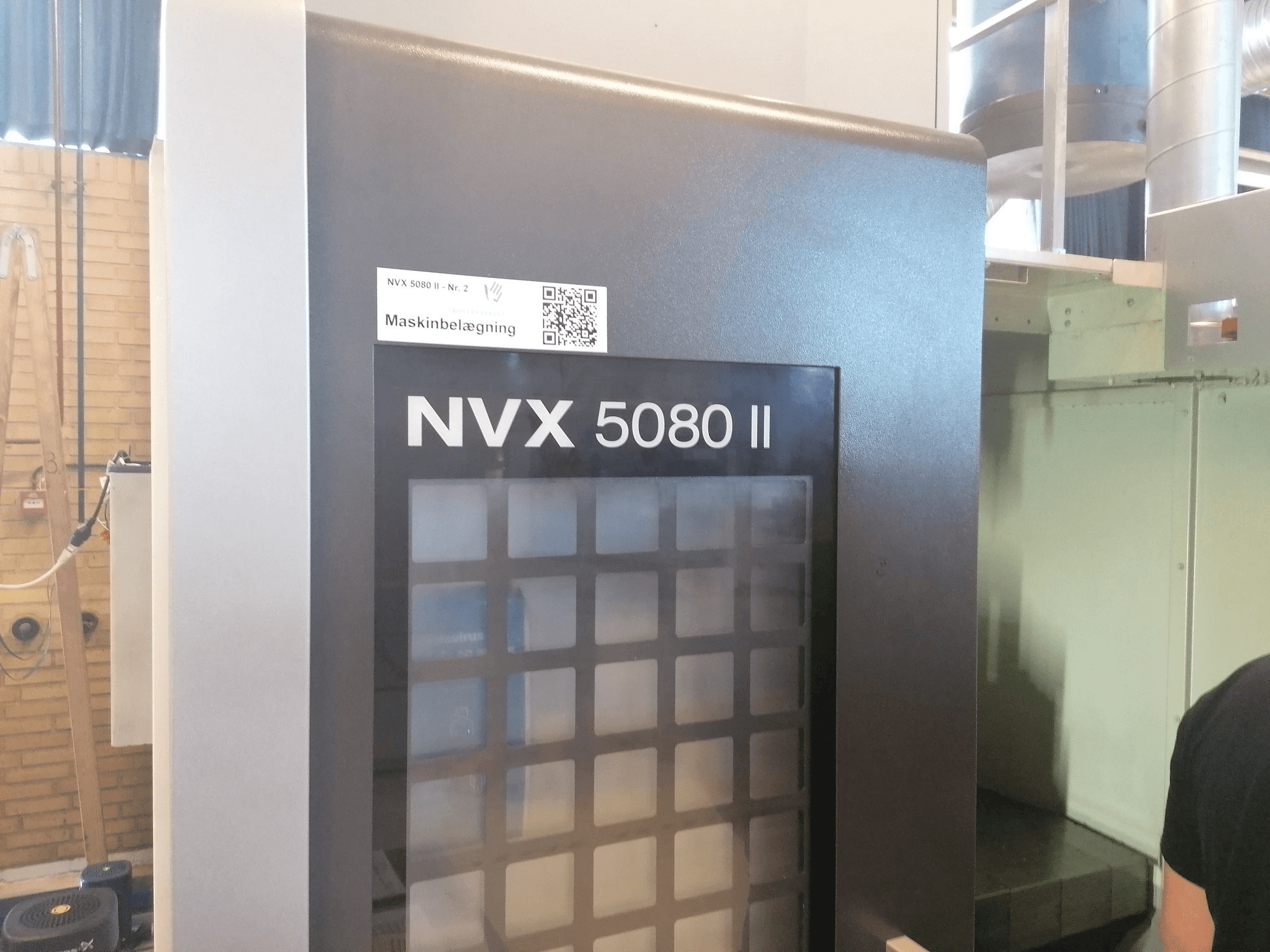 Mašīnas DMG MORI NVX 5080II skats no kreisās puses