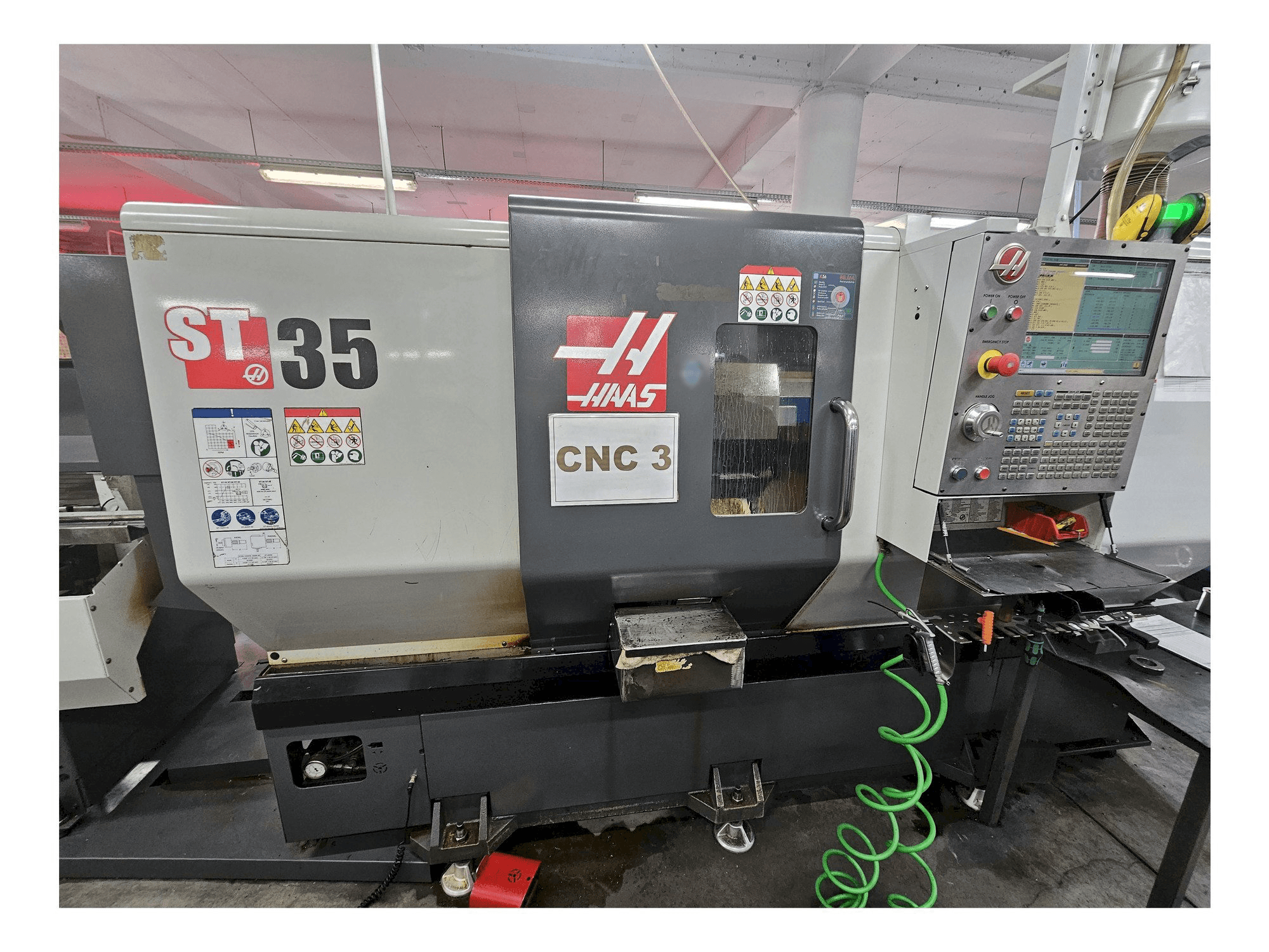Mašīnas HAAS ST-35 pretskats